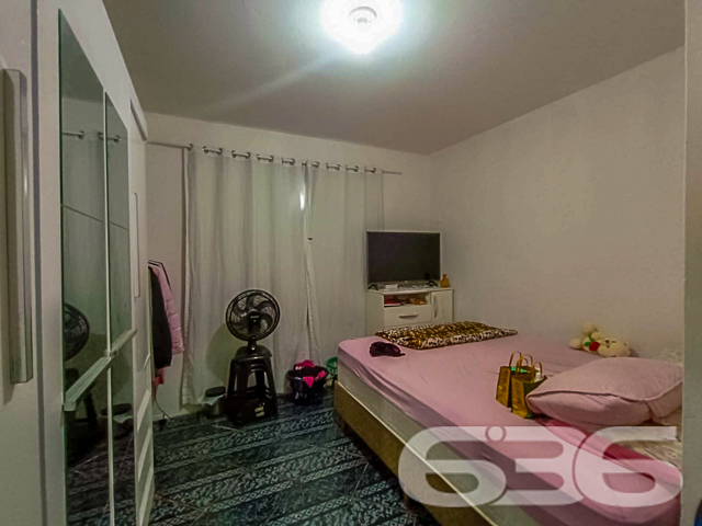 AMPLO SOBRADO NO BAIRRO ITINGA, JOINVILLE – 4 DORMITÓRIOS E ÁREA DE FESTAS - ESTUDA PERMUTA

Descubra este amplo sobrado de 170m² no bairro Itinga, em Joinville, um verdadeiro espaço de conforto e praticidade. Situado em um terreno de 356m², este imóvel bem arejado é perfeito para quem busca espaço e qualidade de vida.

O sobrado oferece 4 garagens, sendo 2 cobertas e 2 descobertas, garantindo espaço e segurança para seus veículos. Com 4 dormitórios, cada um é um convite ao conforto e ao descanso.

As 2 salas de estar são espaçosas e acolhedoras, ideais para momentos relaxantes em família. As 2 cozinhas, equipadas com móveis de qualidade, são perfeitas para quem ama cozinhar. As 2 áreas de serviço facilitam a organização do dia a dia.

A área de festa com churrasqueira é ideal para entretenimento e celebrações. Além disso, o imóvel conta com 2 sacadas, grades, é totalmente murado, oferecendo segurança e privacidade.

Localizado no bairro Itinga, este sobrado está próximo a vias de acesso, transporte público, escolas e serviços públicos essenciais, garantindo uma vida prática e confortável.

A 636 Negócios Imobiliários, com mais de 30 anos de experiência, está pronta para ajudá-lo a encontrar o lar dos seus sonhos. Nossa equipe de especialistas está à disposição para oferecer o melhor atendimento. Entre em contato conosco pelo telefone: (47) 3451-0636 ou WhatsApp: (47) 99190-0636.

Este e outros milhares de imóveis no site: i636.com.br