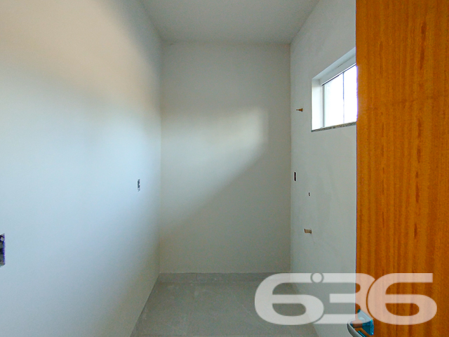 VENDE-SE IMÓVEL COM SUÍTE + DORMITÓRIO EM SÃO FRANCISCO DO SUL!
Descubra o conforto e a praticidade neste geminado em construção no bairro Ervino, São Francisco do Sul. Com 71,52m² de área construída, este imóvel oferece um dormitório, uma suíte, dois banheiros, e uma ampla sala de estar e jantar conjugadas com a cozinha, ideal para momentos em família.
UM LAR PENSADO PARA O SEU BEM-ESTAR:
Além de espaços bem distribuídos, o imóvel conta com área de serviço, é totalmente murado para sua segurança, e permite animais, tornando-se o lar perfeito para toda a família.
UMA LOCALIZAÇÃO PRIVILEGIADA PERTO DA PRAIA:
Situado no bairro Ervino, conhecido por sua tranquilidade e proximidade com a praia, este geminado oferece fácil acesso a vias principais e serviços públicos essenciais, combinando a paz do litoral com a conveniência urbana.
ESCOLHA A EXPERIÊNCIA E CONFIANÇA DA 636 NEGÓCIOS IMOBILIÁRIOS:
Com mais de 30 anos de mercado, a 636 Negócios Imobiliários é sua parceira ideal para encontrar o imóvel dos seus sonhos. Entre em contato conosco e descubra como podemos ajudá-lo a realizar seu projeto de vida.
Telefone: (47) 3448-3636
WhatsApp: (47) 99190-0636
Acesse nosso site para mais informações: i636.com.br
