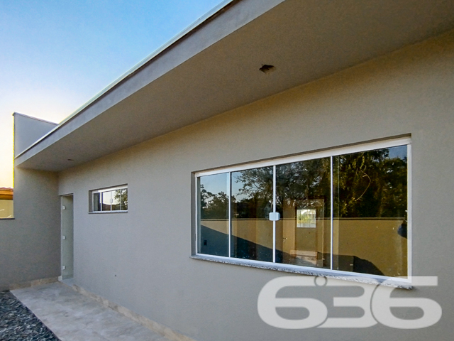 VENDE-SE IMÓVEL COM SUÍTE + DORMITÓRIO EM SÃO FRANCISCO DO SUL!
Descubra o conforto e a praticidade neste geminado em construção no bairro Ervino, São Francisco do Sul. Com 71,52m² de área construída, este imóvel oferece um dormitório, uma suíte, dois banheiros, e uma ampla sala de estar e jantar conjugadas com a cozinha, ideal para momentos em família.
UM LAR PENSADO PARA O SEU BEM-ESTAR:
Além de espaços bem distribuídos, o imóvel conta com área de serviço, é totalmente murado para sua segurança, e permite animais, tornando-se o lar perfeito para toda a família.
UMA LOCALIZAÇÃO PRIVILEGIADA PERTO DA PRAIA:
Situado no bairro Ervino, conhecido por sua tranquilidade e proximidade com a praia, este geminado oferece fácil acesso a vias principais e serviços públicos essenciais, combinando a paz do litoral com a conveniência urbana.
ESCOLHA A EXPERIÊNCIA E CONFIANÇA DA 636 NEGÓCIOS IMOBILIÁRIOS:
Com mais de 30 anos de mercado, a 636 Negócios Imobiliários é sua parceira ideal para encontrar o imóvel dos seus sonhos. Entre em contato conosco e descubra como podemos ajudá-lo a realizar seu projeto de vida.
Telefone: (47) 3448-3636
WhatsApp: (47) 99190-0636
Acesse nosso site para mais informações: i636.com.br