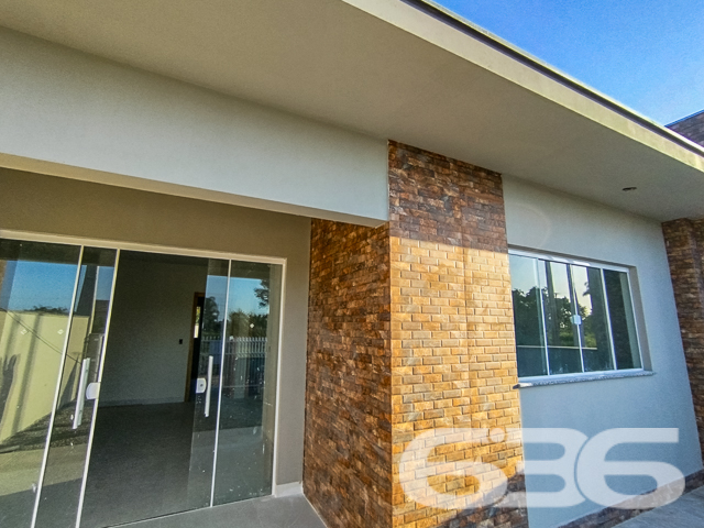 VENDE-SE IMÓVEL COM SUÍTE + DORMITÓRIO EM SÃO FRANCISCO DO SUL!
Descubra o conforto e a praticidade neste geminado em construção no bairro Ervino, São Francisco do Sul. Com 71,52m² de área construída, este imóvel oferece um dormitório, uma suíte, dois banheiros, e uma ampla sala de estar e jantar conjugadas com a cozinha, ideal para momentos em família.
UM LAR PENSADO PARA O SEU BEM-ESTAR:
Além de espaços bem distribuídos, o imóvel conta com área de serviço, é totalmente murado para sua segurança, e permite animais, tornando-se o lar perfeito para toda a família.
UMA LOCALIZAÇÃO PRIVILEGIADA PERTO DA PRAIA:
Situado no bairro Ervino, conhecido por sua tranquilidade e proximidade com a praia, este geminado oferece fácil acesso a vias principais e serviços públicos essenciais, combinando a paz do litoral com a conveniência urbana.
ESCOLHA A EXPERIÊNCIA E CONFIANÇA DA 636 NEGÓCIOS IMOBILIÁRIOS:
Com mais de 30 anos de mercado, a 636 Negócios Imobiliários é sua parceira ideal para encontrar o imóvel dos seus sonhos. Entre em contato conosco e descubra como podemos ajudá-lo a realizar seu projeto de vida.
Telefone: (47) 3448-3636
WhatsApp: (47) 99190-0636
Acesse nosso site para mais informações: i636.com.br