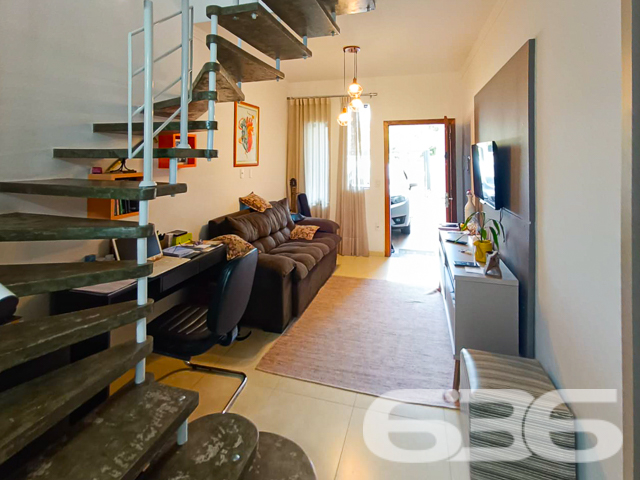 SOBRADO COM 2 DORMITÓRIOS NO BAIRRO JARDIM SOFIA
Descubra este confortável e moderno sobrado geminado de 77m² no bairro Jardim Sofia, uma oportunidade perfeita para quem busca um lar aconchegante e bem localizado. Com uma combinação ideal de design e funcionalidade, este imóvel é ideal para a vida contemporânea.
Este sobrado oferece uma garagem coberta e outra descoberta, garantindo comodidade para seus veículos. Com 2 dormitórios e um banheiro, cada espaço foi pensado para proporcionar conforto e privacidade.
A sala de estar é acolhedora, perfeita para momentos relaxantes em família. A cozinha é prática e funcional, ideal para preparar suas refeições favoritas. O imóvel também conta com um lavabo, sacada, e uma área de festa com churrasqueira, oferecendo conforto e estilo.
Localizado no bairro Jardim Sofia, este sobrado está próximo a vias de acesso, shopping centers, transporte público, escolas e serviços essenciais, tornando-o uma opção conveniente e desejável para moradia.
O imóvel é murado, oferecendo segurança e privacidade, e conta com móveis embutidos, pergolado, tornando-o ainda mais especial.
A 636 Negócios Imobiliários, com mais de 30 anos de experiência, está pronta para ajudá-lo a encontrar o sobrado dos seus sonhos. Nossa equipe de especialistas está à disposição para oferecer o melhor atendimento. Entre em contato conosco pelo telefone: (47) 3451-0636 ou WhatsApp: (47) 99190-0636.
Este e outros milhares de imóveis no site: i636.com.br