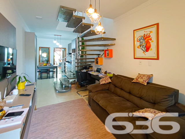 SOBRADO COM 2 DORMITÓRIOS NO BAIRRO JARDIM SOFIA
Descubra este confortável e moderno sobrado geminado de 77m² no bairro Jardim Sofia, uma oportunidade perfeita para quem busca um lar aconchegante e bem localizado. Com uma combinação ideal de design e funcionalidade, este imóvel é ideal para a vida contemporânea.
Este sobrado oferece uma garagem coberta e outra descoberta, garantindo comodidade para seus veículos. Com 2 dormitórios e um banheiro, cada espaço foi pensado para proporcionar conforto e privacidade.
A sala de estar é acolhedora, perfeita para momentos relaxantes em família. A cozinha é prática e funcional, ideal para preparar suas refeições favoritas. O imóvel também conta com um lavabo, sacada, e uma área de festa com churrasqueira, oferecendo conforto e estilo.
Localizado no bairro Jardim Sofia, este sobrado está próximo a vias de acesso, shopping centers, transporte público, escolas e serviços essenciais, tornando-o uma opção conveniente e desejável para moradia.
O imóvel é murado, oferecendo segurança e privacidade, e conta com móveis embutidos, pergolado, tornando-o ainda mais especial.
A 636 Negócios Imobiliários, com mais de 30 anos de experiência, está pronta para ajudá-lo a encontrar o sobrado dos seus sonhos. Nossa equipe de especialistas está à disposição para oferecer o melhor atendimento. Entre em contato conosco pelo telefone: (47) 3451-0636 ou WhatsApp: (47) 99190-0636.
Este e outros milhares de imóveis no site: i636.com.br