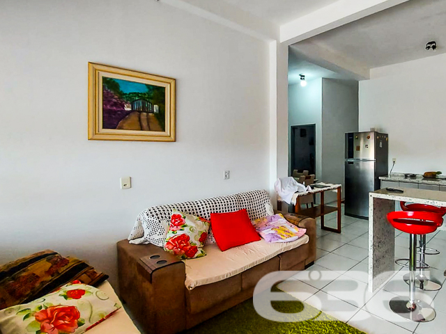 INVISTA NESTA OPORTUNIDADE ÚNICA NO ITINGA: SOBRADO COM PONTO COMERCIAL E APARTAMENTOS - ESTUDA PERMUTA
Descubra uma oportunidade de investimento excepcional no bairro Itinga, em Joinville. Este terreno de 571,86m² abriga um sobrado de esquina com ponto comercial e residencial, oferecendo uma combinação perfeita de funcionalidade e rentabilidade.
O imóvel inclui um ponto comercial de 200m², com 100m² já alugados por R$2.000, garantindo um retorno imediato sobre o seu investimento. Além disso, o sobrado conta com um apartamento completo de 3 quartos, sala, cozinha, lavanderia e lavabo, ideal para moradia ou locação adicional.
No segundo piso, encontram-se 4 apartamentos de 2 quartos, com sala e cozinha conjugadas, cada um projetado para oferecer conforto e praticidade. Esta propriedade representa uma excelente oportunidade para investidores que buscam um ativo com múltiplas fontes de renda em uma localização estratégica.
A 636 Negócios Imobiliários, com mais de 30 anos de experiência no mercado, está pronta para ajudá-lo a aproveitar esta oportunidade única. Para mais informações, entre em contato conosco pelo telefone: (47) 3451-0636 ou WhatsApp: (47) 99190-0636.
Este e outros milhares de imóveis no site: i636.com.br