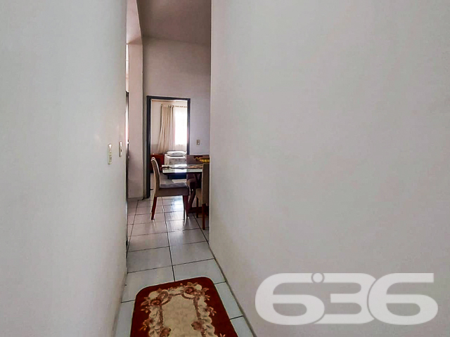 INVISTA NESTA OPORTUNIDADE ÚNICA NO ITINGA: SOBRADO COM PONTO COMERCIAL E APARTAMENTOS - ESTUDA PERMUTA
Descubra uma oportunidade de investimento excepcional no bairro Itinga, em Joinville. Este terreno de 571,86m² abriga um sobrado de esquina com ponto comercial e residencial, oferecendo uma combinação perfeita de funcionalidade e rentabilidade.
O imóvel inclui um ponto comercial de 200m², com 100m² já alugados por R$2.000, garantindo um retorno imediato sobre o seu investimento. Além disso, o sobrado conta com um apartamento completo de 3 quartos, sala, cozinha, lavanderia e lavabo, ideal para moradia ou locação adicional.
No segundo piso, encontram-se 4 apartamentos de 2 quartos, com sala e cozinha conjugadas, cada um projetado para oferecer conforto e praticidade. Esta propriedade representa uma excelente oportunidade para investidores que buscam um ativo com múltiplas fontes de renda em uma localização estratégica.
A 636 Negócios Imobiliários, com mais de 30 anos de experiência no mercado, está pronta para ajudá-lo a aproveitar esta oportunidade única. Para mais informações, entre em contato conosco pelo telefone: (47) 3451-0636 ou WhatsApp: (47) 99190-0636.
Este e outros milhares de imóveis no site: i636.com.br
