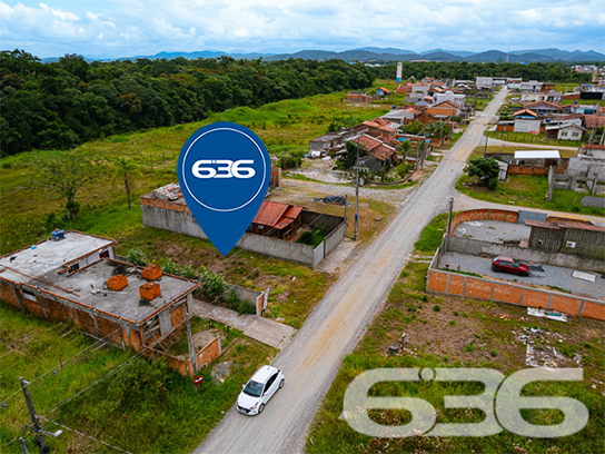 LOTE À VENDA NO BAIRRO PORTO GRANDE, ARAQUARI

Descubra o local perfeito para construir a casa dos seus sonhos em Porto Grande, Araquari. Com 240m² de área total, medindo 10 x 25 metros, este terreno plano e regular é a tela em branco ideal para seu projeto de vida. Aproveite a chance de criar um lar sob medida em uma localização privilegiada.

Este terreno não apenas oferece um espaço generoso para construção, mas também se situa em uma região de grande valorização. Localizado no bairro Porto Grande, em Araquari, você estará próximo a tudo o que é importante: comércios, escolas e vias de acesso rápido para outras partes da cidade e região.

Imagine-se vivendo em uma área que combina tranquilidade, segurança e conveniência. Este terreno é perfeito para quem busca um começo novo ou deseja investir em uma propriedade com alto potencial de valorização.

Na 636 Negócios Imobiliários, entendemos a importância de encontrar o lugar ideal para chamar de lar. Estamos aqui para ajudá-lo a tornar esse sonho realidade. Para mais informações, entre em contato conosco pelo telefone: (47) 3451-0636 ou WhatsApp: (47) 99190-0636.

Não perca essa oportunidade excepcional. Visite nosso site para mais opções: i636.com.br