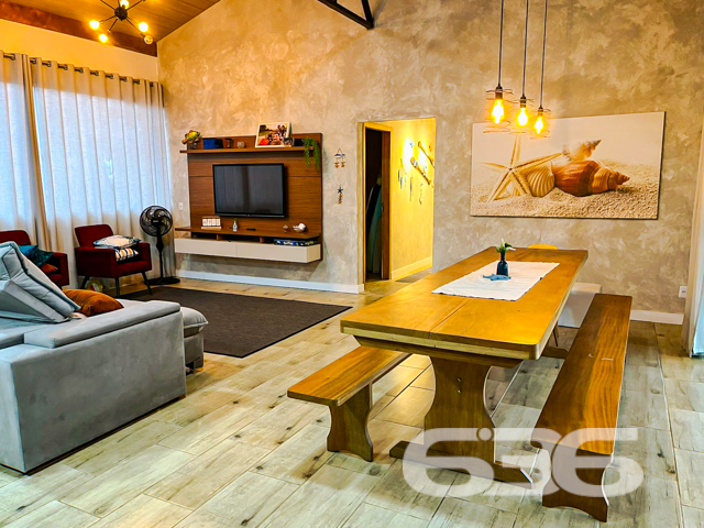 Casa térrea à venda no Balneário de Ervino, em São Francisco do Sul/SC – Conforto, lazer e estilo à sua espera!
Imagine viver a poucos minutos da praia, em uma residência térrea, moderna, aconchegante e com espaço de sobra para curtir a vida em família. Esta linda casa, localizada no Balneário de Ervino, em São Francisco do Sul/SC, está pronta para receber você com todo o conforto e sofisticação que merece!
Com 150m² de área construída em um terreno plano e regular de 300m², o imóvel impressiona pela integração dos ambientes e pelo excelente aproveitamento de cada espaço. A sala de estar é ampla e iluminada.Logo ao lado, a sala de jantar e a cozinha formam um ambiente social convidativo, ideal para reunir quem você ama. A cozinha, planejada, conta com churrasqueira embutida e espaço funcional para quem gosta de cozinhar com estilo.
A residência dispõe de 3 dormitórios bem distribuídos, sendo 1 suíte, todos com excelente iluminação natural e piso laminado de fácil manutenção. Os banheiros apresentam acabamento moderno, com revestimentos que aliam beleza e praticidade. Já na área externa, o destaque vai para a piscina cercada, perfeita para o lazer em dias ensolarados, e para a charmosa área de convivência com deck em madeira e pergolado, criando um ambiente ideal para relaxar ou receber visitas.
O imóvel conta ainda com jardim, espaço para até 2 carros, lavanderia funcional, é completamente murado e está situado em rua tranquila. O imóvel está perto de comércios locais e serviços essenciais, proporcionando praticidade ao dia a dia.
Esta é uma excelente oportunidade para quem busca um imóvel novo, com excelente padrão de acabamento e pronto para morar ou investir em uma das regiões litorâneas que mais crescem em Santa Catarina.
Bairro Ervino – São Francisco do Sul/SC
Área construída: 150,00m²
Terreno: 300,00m²
3 dormitórios | 2 banheiros | 2 vagas de garagem | Piscina | Jardim | Pet friendly
Entre em contato agora mesmo com a 636 Negócios Imobiliários e agende sua visita.
Com mais de 30 anos de tradição, técnica e excelência na mediação de imóveis, nós garantimos segurança, clareza e comprometimento em cada negociação.
Seu novo lar no litoral pode começar aqui!
636 NEGÓCIOS IMOBILIÁRIOS: A SUA MELHOR ESCOLHA
Com mais de 30 anos de experiência, a 636 Negócios Imobiliários é sua parceira ideal para encontrar o imóvel perfeito. Estamos prontos para ajudá-lo a fazer deste imóvel o seu novo lar.
Telefone: (47) 3451-0636
WhatsApp: (47) 99190-0636
Não perca esta oportunidade única. Visite nosso site para mais informações: i636.com.br