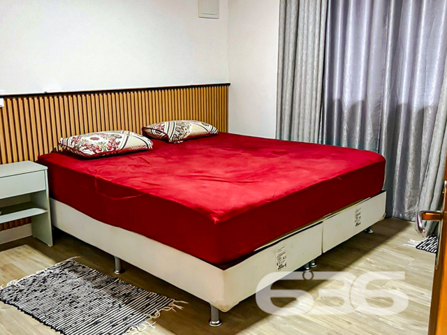 Casa térrea à venda no Balneário de Ervino, em São Francisco do Sul/SC – Conforto, lazer e estilo à sua espera!
Imagine viver a poucos minutos da praia, em uma residência térrea, moderna, aconchegante e com espaço de sobra para curtir a vida em família. Esta linda casa, localizada no Balneário de Ervino, em São Francisco do Sul/SC, está pronta para receber você com todo o conforto e sofisticação que merece!
Com 150m² de área construída em um terreno plano e regular de 300m², o imóvel impressiona pela integração dos ambientes e pelo excelente aproveitamento de cada espaço. A sala de estar é ampla e iluminada.Logo ao lado, a sala de jantar e a cozinha formam um ambiente social convidativo, ideal para reunir quem você ama. A cozinha, planejada, conta com churrasqueira embutida e espaço funcional para quem gosta de cozinhar com estilo.
A residência dispõe de 3 dormitórios bem distribuídos, sendo 1 suíte, todos com excelente iluminação natural e piso laminado de fácil manutenção. Os banheiros apresentam acabamento moderno, com revestimentos que aliam beleza e praticidade. Já na área externa, o destaque vai para a piscina cercada, perfeita para o lazer em dias ensolarados, e para a charmosa área de convivência com deck em madeira e pergolado, criando um ambiente ideal para relaxar ou receber visitas.
O imóvel conta ainda com jardim, espaço para até 2 carros, lavanderia funcional, é completamente murado e está situado em rua tranquila. O imóvel está perto de comércios locais e serviços essenciais, proporcionando praticidade ao dia a dia.
Esta é uma excelente oportunidade para quem busca um imóvel novo, com excelente padrão de acabamento e pronto para morar ou investir em uma das regiões litorâneas que mais crescem em Santa Catarina.
Bairro Ervino – São Francisco do Sul/SC
Área construída: 150,00m²
Terreno: 300,00m²
3 dormitórios | 2 banheiros | 2 vagas de garagem | Piscina | Jardim | Pet friendly
Entre em contato agora mesmo com a 636 Negócios Imobiliários e agende sua visita.
Com mais de 30 anos de tradição, técnica e excelência na mediação de imóveis, nós garantimos segurança, clareza e comprometimento em cada negociação.
Seu novo lar no litoral pode começar aqui!
636 NEGÓCIOS IMOBILIÁRIOS: A SUA MELHOR ESCOLHA
Com mais de 30 anos de experiência, a 636 Negócios Imobiliários é sua parceira ideal para encontrar o imóvel perfeito. Estamos prontos para ajudá-lo a fazer deste imóvel o seu novo lar.
Telefone: (47) 3451-0636
WhatsApp: (47) 99190-0636
Não perca esta oportunidade única. Visite nosso site para mais informações: i636.com.br