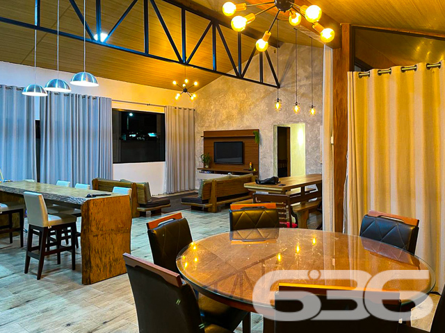 Casa térrea à venda no Balneário de Ervino, em São Francisco do Sul/SC – Conforto, lazer e estilo à sua espera!
Imagine viver a poucos minutos da praia, em uma residência térrea, moderna, aconchegante e com espaço de sobra para curtir a vida em família. Esta linda casa, localizada no Balneário de Ervino, em São Francisco do Sul/SC, está pronta para receber você com todo o conforto e sofisticação que merece!
Com 150m² de área construída em um terreno plano e regular de 300m², o imóvel impressiona pela integração dos ambientes e pelo excelente aproveitamento de cada espaço. A sala de estar é ampla e iluminada.Logo ao lado, a sala de jantar e a cozinha formam um ambiente social convidativo, ideal para reunir quem você ama. A cozinha, planejada, conta com churrasqueira embutida e espaço funcional para quem gosta de cozinhar com estilo.
A residência dispõe de 3 dormitórios bem distribuídos, sendo 1 suíte, todos com excelente iluminação natural e piso laminado de fácil manutenção. Os banheiros apresentam acabamento moderno, com revestimentos que aliam beleza e praticidade. Já na área externa, o destaque vai para a piscina cercada, perfeita para o lazer em dias ensolarados, e para a charmosa área de convivência com deck em madeira e pergolado, criando um ambiente ideal para relaxar ou receber visitas.
O imóvel conta ainda com jardim, espaço para até 2 carros, lavanderia funcional, é completamente murado e está situado em rua tranquila. O imóvel está perto de comércios locais e serviços essenciais, proporcionando praticidade ao dia a dia.
Esta é uma excelente oportunidade para quem busca um imóvel novo, com excelente padrão de acabamento e pronto para morar ou investir em uma das regiões litorâneas que mais crescem em Santa Catarina.
Bairro Ervino – São Francisco do Sul/SC
Área construída: 150,00m²
Terreno: 300,00m²
3 dormitórios | 2 banheiros | 2 vagas de garagem | Piscina | Jardim | Pet friendly
Entre em contato agora mesmo com a 636 Negócios Imobiliários e agende sua visita.
Com mais de 30 anos de tradição, técnica e excelência na mediação de imóveis, nós garantimos segurança, clareza e comprometimento em cada negociação.
Seu novo lar no litoral pode começar aqui!
636 NEGÓCIOS IMOBILIÁRIOS: A SUA MELHOR ESCOLHA
Com mais de 30 anos de experiência, a 636 Negócios Imobiliários é sua parceira ideal para encontrar o imóvel perfeito. Estamos prontos para ajudá-lo a fazer deste imóvel o seu novo lar.
Telefone: (47) 3451-0636
WhatsApp: (47) 99190-0636
Não perca esta oportunidade única. Visite nosso site para mais informações: i636.com.br