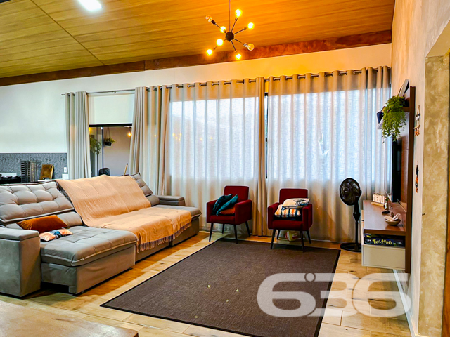 Casa térrea à venda no Balneário de Ervino, em São Francisco do Sul/SC – Conforto, lazer e estilo à sua espera!
Imagine viver a poucos minutos da praia, em uma residência térrea, moderna, aconchegante e com espaço de sobra para curtir a vida em família. Esta linda casa, localizada no Balneário de Ervino, em São Francisco do Sul/SC, está pronta para receber você com todo o conforto e sofisticação que merece!
Com 150m² de área construída em um terreno plano e regular de 300m², o imóvel impressiona pela integração dos ambientes e pelo excelente aproveitamento de cada espaço. A sala de estar é ampla e iluminada.Logo ao lado, a sala de jantar e a cozinha formam um ambiente social convidativo, ideal para reunir quem você ama. A cozinha, planejada, conta com churrasqueira embutida e espaço funcional para quem gosta de cozinhar com estilo.
A residência dispõe de 3 dormitórios bem distribuídos, sendo 1 suíte, todos com excelente iluminação natural e piso laminado de fácil manutenção. Os banheiros apresentam acabamento moderno, com revestimentos que aliam beleza e praticidade. Já na área externa, o destaque vai para a piscina cercada, perfeita para o lazer em dias ensolarados, e para a charmosa área de convivência com deck em madeira e pergolado, criando um ambiente ideal para relaxar ou receber visitas.
O imóvel conta ainda com jardim, espaço para até 2 carros, lavanderia funcional, é completamente murado e está situado em rua tranquila. O imóvel está perto de comércios locais e serviços essenciais, proporcionando praticidade ao dia a dia.
Esta é uma excelente oportunidade para quem busca um imóvel novo, com excelente padrão de acabamento e pronto para morar ou investir em uma das regiões litorâneas que mais crescem em Santa Catarina.
Bairro Ervino – São Francisco do Sul/SC
Área construída: 150,00m²
Terreno: 300,00m²
3 dormitórios | 2 banheiros | 2 vagas de garagem | Piscina | Jardim | Pet friendly
Entre em contato agora mesmo com a 636 Negócios Imobiliários e agende sua visita.
Com mais de 30 anos de tradição, técnica e excelência na mediação de imóveis, nós garantimos segurança, clareza e comprometimento em cada negociação.
Seu novo lar no litoral pode começar aqui!
636 NEGÓCIOS IMOBILIÁRIOS: A SUA MELHOR ESCOLHA
Com mais de 30 anos de experiência, a 636 Negócios Imobiliários é sua parceira ideal para encontrar o imóvel perfeito. Estamos prontos para ajudá-lo a fazer deste imóvel o seu novo lar.
Telefone: (47) 3451-0636
WhatsApp: (47) 99190-0636
Não perca esta oportunidade única. Visite nosso site para mais informações: i636.com.br