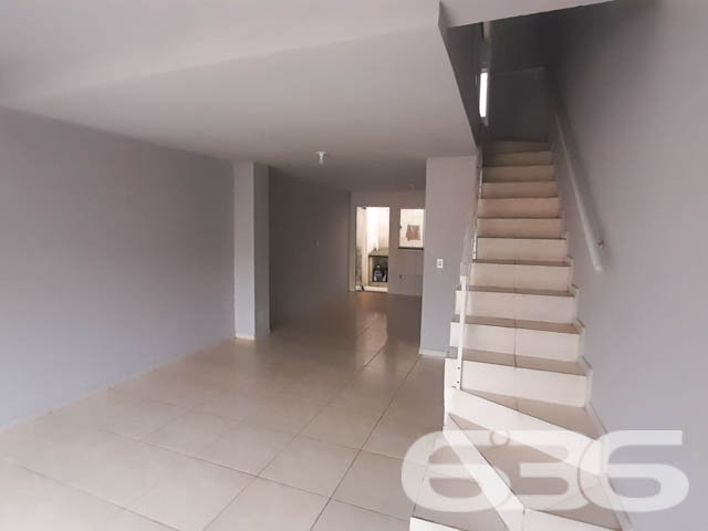 IMÓVEL COM SUÍTE + 2 DORMITÓRIOS NO BAIRRO PARANAGUAMIRIM!

Este geminado sobrado desocupado, com uma área construída de 81,71m², oferece o espaço e conforto que sua família merece. Localizado no bairro Paranaguamirim, este imóvel combina praticidade e estilo em um só lugar.

Com 3 dormitórios aconchegantes, incluindo uma suíte, 2 banheiros modernos, sala de estar espaçosa, lavabo, e uma área de serviço funcional, este imóvel é ideal para quem busca qualidade de vida. A sacada e a copa cozinha conjugada são perfeitas para momentos de lazer e refeições em família.

Situado perto de escolas, transporte público e com fácil acesso às principais vias, este imóvel garante a comodidade que você precisa no dia a dia. Murado e cercado, com garagem descoberta, este sobrado oferece a segurança e a privacidade que sua família procura.

636 NEGÓCIOS IMOBILIÁRIOS: SEU SONHO, NOSSA MISSÃO
Com mais de 30 anos de experiência no mercado imobiliário, estamos aqui para ajudá-lo a encontrar o imóvel ideal. Entre em contato conosco pelo telefone: (47) 3451-0636 ou WhatsApp: (47) 99190-0636.

Este e outros milhares de imóveis no site: i636.com.br