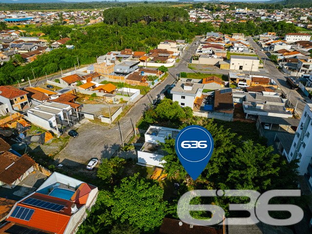 Terreno à Venda no bairro ADHEMAR GARCIA – ESTUDA PERMUTA POR APARTAMENTO NO BAIRRO VILA NOVA.
Este terreno de 556 m², com uma geometria regular e topografia plana, está localizado no bairro Adhemar Garcia, uma área em contínua valorização. Com uma frente de 14 metros e uma profundidade constante de 39 metros, o terreno oferece um palco para diversas possibilidades construtivas, seja para a edificação de uma residência majestosa ou um empreendimento comercial diferenciado.
O terreno é contemplado pela face Leste, assegurando iluminação natural abundante e a vantagem da rua já pavimentada, conferindo fácil acesso e infraestrutura pronta para construção.
A 636 Negócios Imobiliários, reconhecida pela perfeição técnico-jurídica, não apenas medeia a transação, mas oferece uma jornada segura e transparente, apoiada por uma equipe de mais de 50 corretores altamente qualificados e um suporte digital inteligente através do software Mielina.
Cada detalhe deste terreno foi capturado em imagens aéreas que destacam a vastidão do espaço e seu entorno estruturado. A vista aérea é uma promessa de potencial, mostrando o imóvel em sua verdadeira dimensão, pronto para ser moldado pelos sonhos de seu futuro proprietário.
Para mais informações e uma apresentação detalhada desta oportunidade única, entre em contato conosco. Nossa presença online sólida, refletida em nossa reputação no Google e nas redes sociais, é um testemunho do comprometimento que temos com a excelência e a satisfação de nossos clientes.
Este é o momento de investir com confiança e visão. Escolha a 636 Negócios Imobiliários, onde cada metro quadrado é um investimento em qualidade de vida e valorização contínua.
Telefone: (47) 3451-0636
WhatsApp: (47) 99190-0636
Não perca esta oportunidade única. Visite nosso site para mais informações: i636.com.br