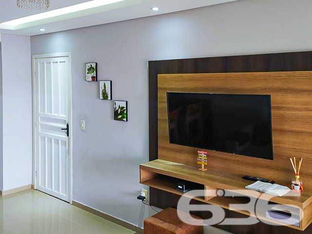 Descubra seu novo lar em Joinville, no charmoso bairro de Jarivatuba, onde a tranquilidade encontra a conveniência. Apresentamos um imóvel geminado térreo, perfeito para quem valoriza a comodidade e o conforto. A 636 Negócios Imobiliários orgulha-se de oferecer esta residência, refletindo a excelência e a precisão técnico-jurídica que nos distinguem no mercado imobiliário.

Detalhes do Imóvel:

* Tipo: Residência Geminada Térrea
* Quartos: 2
* Banheiros: 1
* Garagens: Espaço coberto e descoberto disponível
* Sala de Estar: Ampla e aconchegante, ideal para reunir a família e amigos
* Cozinha: Funcional e prática, projetada para facilitar o seu dia a dia

Esta casa é uma verdadeira joia em Jarivatuba, uma região que se destaca pela sua serenidade e proximidade com a natureza, sem abrir mão da acessibilidade aos serviços essenciais. A rua reflete o ambiente pacífico do bairro e a comunidade acolhedora que o rodeia.

Ideal para famílias ou casais que buscam um recanto seguro e confortável para crescer e criar momentos memoráveis. O layout interno é desenhado para maximizar o espaço e a funcionalidade, com áreas de convívio que convidam ao lazer e ao descanso.

Por que escolher a 636 Negócios Imobiliários?
Com mais de 30 anos de experiência no mercado imobiliário e uma equipe de mais de 50 corretores, oferecemos um serviço de mediação impecável e suporte completo em todas as etapas da compra. Nossa reputação é construída sobre a solidez técnica e o compromisso com a excelência.

Venha conhecer este encantador imóvel. Agende uma visita e sinta-se já em casa. Na 636 Negócios Imobiliários, não apenas facilitamos a compra do seu imóvel — nós tornamos seus sonhos uma realidade.
 
636 NEGÓCIOS IMOBILIÁRIOS: A SUA MELHOR ESCOLHA
Com mais de 30 anos de experiência, a 636 Negócios Imobiliários é sua parceira ideal para encontrar o imóvel perfeito. Estamos prontos para ajudá-lo a fazer deste imóvel o seu novo lar.
 
Telefone: (47) 3451-0636
WhatsApp: (47) 99190-0636
 
Não perca esta oportunidade única. Visite nosso site para mais informações: i636.com.br