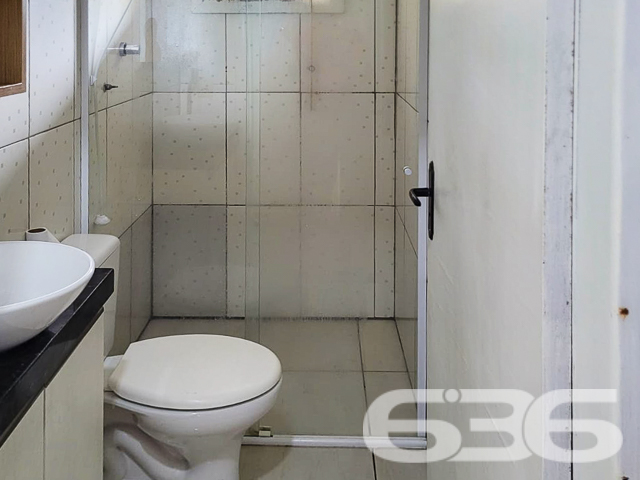 Descubra seu novo lar em Joinville, no charmoso bairro de Jarivatuba, onde a tranquilidade encontra a conveniência. Apresentamos um imóvel geminado térreo, perfeito para quem valoriza a comodidade e o conforto. A 636 Negócios Imobiliários orgulha-se de oferecer esta residência, refletindo a excelência e a precisão técnico-jurídica que nos distinguem no mercado imobiliário.

Detalhes do Imóvel:

* Tipo: Residência Geminada Térrea
* Quartos: 2
* Banheiros: 1
* Garagens: Espaço coberto e descoberto disponível
* Sala de Estar: Ampla e aconchegante, ideal para reunir a família e amigos
* Cozinha: Funcional e prática, projetada para facilitar o seu dia a dia

Esta casa é uma verdadeira joia em Jarivatuba, uma região que se destaca pela sua serenidade e proximidade com a natureza, sem abrir mão da acessibilidade aos serviços essenciais. A rua reflete o ambiente pacífico do bairro e a comunidade acolhedora que o rodeia.

Ideal para famílias ou casais que buscam um recanto seguro e confortável para crescer e criar momentos memoráveis. O layout interno é desenhado para maximizar o espaço e a funcionalidade, com áreas de convívio que convidam ao lazer e ao descanso.

Por que escolher a 636 Negócios Imobiliários?
Com mais de 30 anos de experiência no mercado imobiliário e uma equipe de mais de 50 corretores, oferecemos um serviço de mediação impecável e suporte completo em todas as etapas da compra. Nossa reputação é construída sobre a solidez técnica e o compromisso com a excelência.

Venha conhecer este encantador imóvel. Agende uma visita e sinta-se já em casa. Na 636 Negócios Imobiliários, não apenas facilitamos a compra do seu imóvel — nós tornamos seus sonhos uma realidade.
 
636 NEGÓCIOS IMOBILIÁRIOS: A SUA MELHOR ESCOLHA
Com mais de 30 anos de experiência, a 636 Negócios Imobiliários é sua parceira ideal para encontrar o imóvel perfeito. Estamos prontos para ajudá-lo a fazer deste imóvel o seu novo lar.
 
Telefone: (47) 3451-0636
WhatsApp: (47) 99190-0636
 
Não perca esta oportunidade única. Visite nosso site para mais informações: i636.com.br