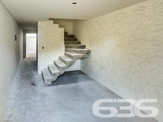 Descubra o cenário ideal para a vida que você sempre sonhou com a 636 Negócios Imobiliários. Apresentamos um geminado sobrado no coração do bairro Iririú, em Joinville/SC, uma oferta exclusiva que conjuga design, conforto e a localização perfeita.
A fachada contemporânea harmoniza acabamentos de qualidade, conferindo ao imóvel um caráter de destaque na região nobre de Iririú. As imagens refletem a promessa de um lar aconchegante e moderno, onde cada detalhe é cuidadosamente planejado para oferecer a você e sua família o melhor em moradia.
Internamente, a residência é composta por dois confortáveis dormitórios, incluindo uma suíte que promete ser um refúgio íntimo e sereno. A sala de estar convida à convivência, enquanto a cozinha, planejada para ser prática e funcional, aguarda para testemunhar momentos de culinária e confraternização.
Para os apreciadores de lazer e convívio social, a área de festa com churrasqueira é um verdadeiro convite ao entretenimento, oferecendo um espaço externo ideal para reunir amigos e família. Adicionalmente, a propriedade inclui duas garagens descobertas, priorizando a comodidade e a segurança do seu veículo.
A região proporciona fácil acesso a vias principais, shopping centers, escolas, hospitais e serviços públicos essenciais, garantindo que todas as suas necessidades estarão ao alcance. O imóvel é pet-friendly, certificando que os membros de quatro patas da família também serão bem-vindos.
Este sobrado é um verdadeiro exemplo do comprometimento da 636 Negócios Imobiliários com a perfeição técnico-jurídica e a excelência no mercado imobiliário. Nossa equipe especializada está pronta para auxiliá-lo em cada etapa deste importante passo. Descubra a sinergia de morar bem, agende sua visita e sinta-se em casa com a segurança e o suporte que só mais de 30 anos de experiência podem oferecer.
636 NEGÓCIOS IMOBILIÁRIOS: A SUA MELHOR ESCOLHA
Com mais de 30 anos de experiência, a 636 Negócios Imobiliários é sua parceira ideal para encontrar o imóvel perfeito. Estamos prontos para ajudá-lo a fazer deste imóvel o seu novo lar.
Telefone: (47) 3451-0636
WhatsApp: (47) 99190-0636
Não perca esta oportunidade única. Visite nosso site para mais informações: i636.com.br