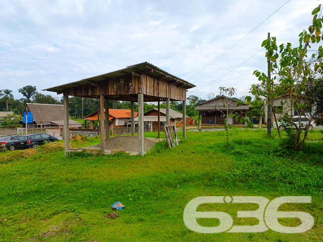 Descubra seu Novo Endereço em Gamboa
Localizado no coração de São Francisco do Sul, em um bairro tranquilo e repleto de natureza, este terreno é a escolha perfeita para quem busca construir um lar dos sonhos ou investir em um imóvel com alto potencial de valorização. Com uma área total de 324 m², este espaço oferece a dimensão e a localização ideais para uma vida confortável e cheia de possibilidades.
Localização: Acesso fácil e rápido, apenas 5km da praia, combinando conveniência com a tranquilidade de estar próximo ao mar.
Este lote não é apenas um espaço, mas um convite para desfrutar do melhor que São Francisco do Sul tem a oferecer. A região é conhecida por seu ambiente amigável e cênico, perfeito para quem deseja fugir da rotina agitada da cidade grande sem abrir mão da comodidade de ter acessos rápidos a serviços e comércios essenciais.
Ideal para:
Famílias que desejam construir um lar personalizado, com espaço amplo para jardim e áreas de lazer.
Investidores que buscam uma oportunidade com excelente retorno potencial, dada a crescente demanda por imóveis na região.
Apreciadores da natureza que sonham em viver em uma área com acesso fácil a praias e paisagens naturais.
636 Negócios Imobiliários: Com mais de 30 anos de experiência no mercado imobiliário, nosso compromisso é oferecer não apenas imóveis, mas soluções de vida que agregam valor e qualidade. Venha conhecer este terreno e descubra as possibilidades que ele pode oferecer para você e sua família.
Agende sua visita e venha ver de perto tudo o que este maravilhoso terreno tem a oferecer. Entre em contato conosco hoje mesmo e dê o primeiro passo para realizar seu sonho imobiliário!
636 NEGÓCIOS IMOBILIÁRIOS: A SUA MELHOR ESCOLHA
Com mais de 30 anos de experiência, a 636 Negócios Imobiliários é sua parceira ideal para encontrar o imóvel perfeito. Estamos prontos para ajudá-lo a fazer deste imóvel o seu novo lar.
Telefone: (47) 3451-0636
WhatsApp: (47) 99190-0636
Não perca esta oportunidade única. Visite nosso site para mais informações: i636.com.br