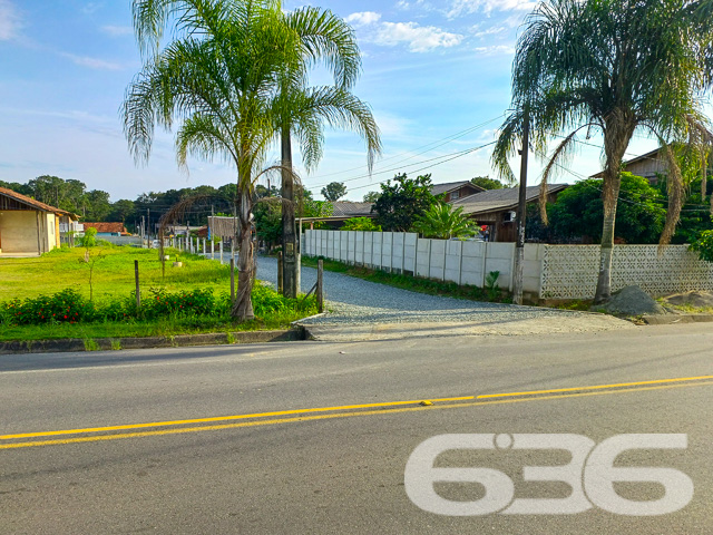 Descubra seu Novo Endereço em Gamboa
Localizado no coração de São Francisco do Sul, em um bairro tranquilo e repleto de natureza, este terreno é a escolha perfeita para quem busca construir um lar dos sonhos ou investir em um imóvel com alto potencial de valorização. Com uma área total de 324 m², este espaço oferece a dimensão e a localização ideais para uma vida confortável e cheia de possibilidades.
Localização: Acesso fácil e rápido, apenas 5km da praia, combinando conveniência com a tranquilidade de estar próximo ao mar.
Este lote não é apenas um espaço, mas um convite para desfrutar do melhor que São Francisco do Sul tem a oferecer. A região é conhecida por seu ambiente amigável e cênico, perfeito para quem deseja fugir da rotina agitada da cidade grande sem abrir mão da comodidade de ter acessos rápidos a serviços e comércios essenciais.
Ideal para:
Famílias que desejam construir um lar personalizado, com espaço amplo para jardim e áreas de lazer.
Investidores que buscam uma oportunidade com excelente retorno potencial, dada a crescente demanda por imóveis na região.
Apreciadores da natureza que sonham em viver em uma área com acesso fácil a praias e paisagens naturais.
636 Negócios Imobiliários: Com mais de 30 anos de experiência no mercado imobiliário, nosso compromisso é oferecer não apenas imóveis, mas soluções de vida que agregam valor e qualidade. Venha conhecer este terreno e descubra as possibilidades que ele pode oferecer para você e sua família.
Agende sua visita e venha ver de perto tudo o que este maravilhoso terreno tem a oferecer. Entre em contato conosco hoje mesmo e dê o primeiro passo para realizar seu sonho imobiliário!
636 NEGÓCIOS IMOBILIÁRIOS: A SUA MELHOR ESCOLHA
Com mais de 30 anos de experiência, a 636 Negócios Imobiliários é sua parceira ideal para encontrar o imóvel perfeito. Estamos prontos para ajudá-lo a fazer deste imóvel o seu novo lar.
Telefone: (47) 3451-0636
WhatsApp: (47) 99190-0636
Não perca esta oportunidade única. Visite nosso site para mais informações: i636.com.br