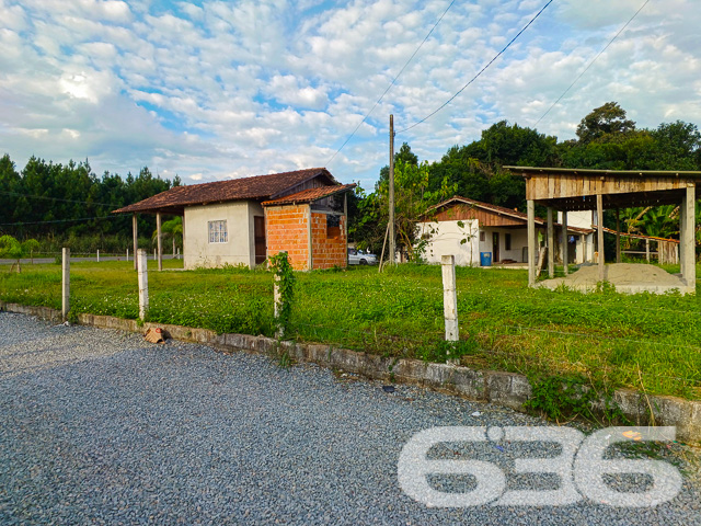 Descubra seu Novo Endereço em Gamboa
Localizado no coração de São Francisco do Sul, em um bairro tranquilo e repleto de natureza, este terreno é a escolha perfeita para quem busca construir um lar dos sonhos ou investir em um imóvel com alto potencial de valorização. Com uma área total de 324 m², este espaço oferece a dimensão e a localização ideais para uma vida confortável e cheia de possibilidades.
Localização: Acesso fácil e rápido, apenas 5km da praia, combinando conveniência com a tranquilidade de estar próximo ao mar.
Este lote não é apenas um espaço, mas um convite para desfrutar do melhor que São Francisco do Sul tem a oferecer. A região é conhecida por seu ambiente amigável e cênico, perfeito para quem deseja fugir da rotina agitada da cidade grande sem abrir mão da comodidade de ter acessos rápidos a serviços e comércios essenciais.
Ideal para:
Famílias que desejam construir um lar personalizado, com espaço amplo para jardim e áreas de lazer.
Investidores que buscam uma oportunidade com excelente retorno potencial, dada a crescente demanda por imóveis na região.
Apreciadores da natureza que sonham em viver em uma área com acesso fácil a praias e paisagens naturais.
636 Negócios Imobiliários: Com mais de 30 anos de experiência no mercado imobiliário, nosso compromisso é oferecer não apenas imóveis, mas soluções de vida que agregam valor e qualidade. Venha conhecer este terreno e descubra as possibilidades que ele pode oferecer para você e sua família.
Agende sua visita e venha ver de perto tudo o que este maravilhoso terreno tem a oferecer. Entre em contato conosco hoje mesmo e dê o primeiro passo para realizar seu sonho imobiliário!
636 NEGÓCIOS IMOBILIÁRIOS: A SUA MELHOR ESCOLHA
Com mais de 30 anos de experiência, a 636 Negócios Imobiliários é sua parceira ideal para encontrar o imóvel perfeito. Estamos prontos para ajudá-lo a fazer deste imóvel o seu novo lar.
Telefone: (47) 3451-0636
WhatsApp: (47) 99190-0636
Não perca esta oportunidade única. Visite nosso site para mais informações: i636.com.br