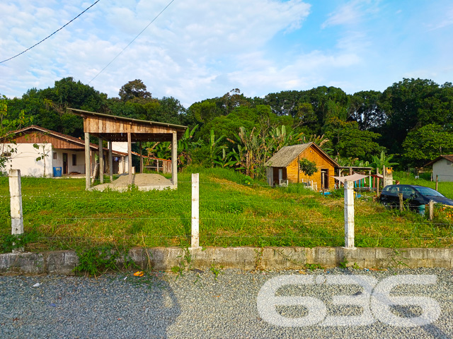 Descubra seu Novo Endereço em Gamboa
Localizado no coração de São Francisco do Sul, em um bairro tranquilo e repleto de natureza, este terreno é a escolha perfeita para quem busca construir um lar dos sonhos ou investir em um imóvel com alto potencial de valorização. Com uma área total de 324 m², este espaço oferece a dimensão e a localização ideais para uma vida confortável e cheia de possibilidades.
Localização: Acesso fácil e rápido, apenas 5km da praia, combinando conveniência com a tranquilidade de estar próximo ao mar.
Este lote não é apenas um espaço, mas um convite para desfrutar do melhor que São Francisco do Sul tem a oferecer. A região é conhecida por seu ambiente amigável e cênico, perfeito para quem deseja fugir da rotina agitada da cidade grande sem abrir mão da comodidade de ter acessos rápidos a serviços e comércios essenciais.
Ideal para:
Famílias que desejam construir um lar personalizado, com espaço amplo para jardim e áreas de lazer.
Investidores que buscam uma oportunidade com excelente retorno potencial, dada a crescente demanda por imóveis na região.
Apreciadores da natureza que sonham em viver em uma área com acesso fácil a praias e paisagens naturais.
636 Negócios Imobiliários: Com mais de 30 anos de experiência no mercado imobiliário, nosso compromisso é oferecer não apenas imóveis, mas soluções de vida que agregam valor e qualidade. Venha conhecer este terreno e descubra as possibilidades que ele pode oferecer para você e sua família.
Agende sua visita e venha ver de perto tudo o que este maravilhoso terreno tem a oferecer. Entre em contato conosco hoje mesmo e dê o primeiro passo para realizar seu sonho imobiliário!
636 NEGÓCIOS IMOBILIÁRIOS: A SUA MELHOR ESCOLHA
Com mais de 30 anos de experiência, a 636 Negócios Imobiliários é sua parceira ideal para encontrar o imóvel perfeito. Estamos prontos para ajudá-lo a fazer deste imóvel o seu novo lar.
Telefone: (47) 3451-0636
WhatsApp: (47) 99190-0636
Não perca esta oportunidade única. Visite nosso site para mais informações: i636.com.br