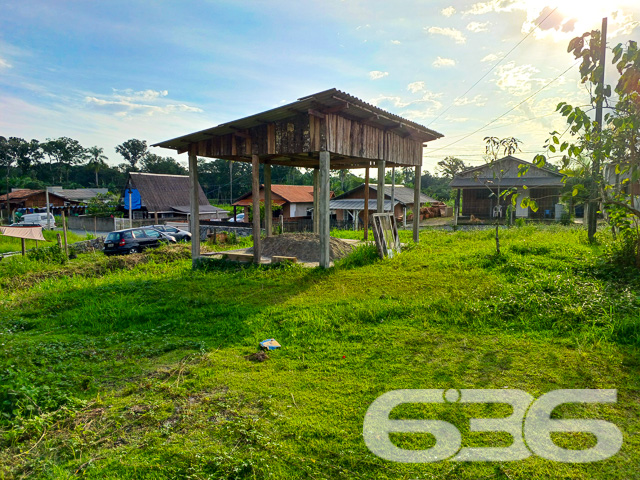 Descubra seu Novo Endereço em Gamboa
Localizado no coração de São Francisco do Sul, em um bairro tranquilo e repleto de natureza, este terreno é a escolha perfeita para quem busca construir um lar dos sonhos ou investir em um imóvel com alto potencial de valorização. Com uma área total de 324 m², este espaço oferece a dimensão e a localização ideais para uma vida confortável e cheia de possibilidades.
Localização: Acesso fácil e rápido, apenas 5km da praia, combinando conveniência com a tranquilidade de estar próximo ao mar.
Este lote não é apenas um espaço, mas um convite para desfrutar do melhor que São Francisco do Sul tem a oferecer. A região é conhecida por seu ambiente amigável e cênico, perfeito para quem deseja fugir da rotina agitada da cidade grande sem abrir mão da comodidade de ter acessos rápidos a serviços e comércios essenciais.
Ideal para:
Famílias que desejam construir um lar personalizado, com espaço amplo para jardim e áreas de lazer.
Investidores que buscam uma oportunidade com excelente retorno potencial, dada a crescente demanda por imóveis na região.
Apreciadores da natureza que sonham em viver em uma área com acesso fácil a praias e paisagens naturais.
636 Negócios Imobiliários: Com mais de 30 anos de experiência no mercado imobiliário, nosso compromisso é oferecer não apenas imóveis, mas soluções de vida que agregam valor e qualidade. Venha conhecer este terreno e descubra as possibilidades que ele pode oferecer para você e sua família.
Agende sua visita e venha ver de perto tudo o que este maravilhoso terreno tem a oferecer. Entre em contato conosco hoje mesmo e dê o primeiro passo para realizar seu sonho imobiliário!
636 NEGÓCIOS IMOBILIÁRIOS: A SUA MELHOR ESCOLHA
Com mais de 30 anos de experiência, a 636 Negócios Imobiliários é sua parceira ideal para encontrar o imóvel perfeito. Estamos prontos para ajudá-lo a fazer deste imóvel o seu novo lar.
Telefone: (47) 3451-0636
WhatsApp: (47) 99190-0636
Não perca esta oportunidade única. Visite nosso site para mais informações: i636.com.br