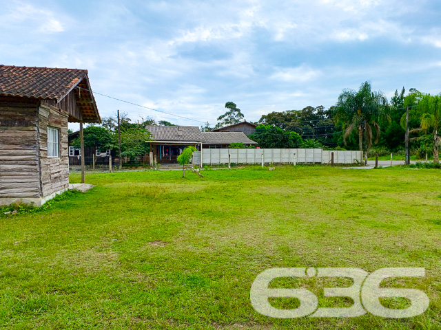 Descubra seu próximo endereço no coração de São Francisco do Sul, SC. Apresentamos um excepcional terreno na região de Gamboa, perfeitamente dimensionado com 342 m², geometria regular, e privilegiada localização de esquina com frente para o Norte, prometendo uma posição solar ideal. O terreno está situado em uma rua pavimentada, garantindo acesso fácil e conveniente.
A região é notável por sua tranquilidade e beleza natural, sendo rodeada por uma vegetação exuberante que traz paz e privacidade. Além disso, a infraestrutura completa com água, energia elétrica e internet de alta velocidade está prontamente disponível, assegurando que todas as suas necessidades sejam atendidas com facilidade.
A localização é estrategicamente vantajosa, estando a apenas 5 km do mar, oferecendo uma fuga rápida para as praias deslumbrantes e a brisa marinha. São Francisco do Sul é conhecida por seu ambiente acolhedor e comunitário, tornando-a ideal para famílias ou para quem busca um retiro tranquilo.
Invista em um pedaço de paraíso onde cada dia promete ser mais encantador que o anterior. Este terreno representa uma oportunidade rara de criar um lar personalizado em um dos destinos mais cobiçados de Santa Catarina. Com a 636 Negócios Imobiliários, você conta com mais de 30 anos de experiência e uma reputação impecável em transações imobiliárias, assegurando um processo de compra transparente e eficiente. Descubra como podemos ajudar a transformar este terreno no cenário dos seus sonhos.
A 636 Negócios Imobiliários é sua parceira de confiança na busca pelo imóvel perfeito, destacando-se pela excelência técnico-jurídica e um atendimento personalizado que entende e respeita seus desejos e necessidades. Agende uma visita e venha conhecer o potencial deste magnífico terreno em São Francisco do Sul. Viva a excelência com 636 Negócios Imobiliários.
636 NEGÓCIOS IMOBILIÁRIOS: A SUA MELHOR ESCOLHA
Com mais de 30 anos de experiência, a 636 Negócios Imobiliários é sua parceira ideal para encontrar o imóvel perfeito. Estamos prontos para ajudá-lo a fazer deste imóvel o seu novo lar.
Telefone: (47) 3451-0636
WhatsApp: (47) 99190-0636
Não perca esta oportunidade única. Visite nosso site para mais informações: i636.com.br