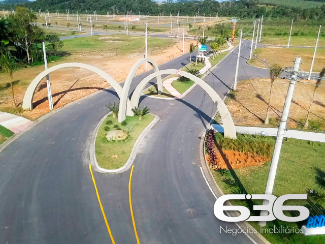 A 636 Negócios Imobiliários tem o prazer de apresentar este incrível terreno localizado em Araquari, no charmoso bairro Itinga. Este é o lugar ideal para você que busca investir ou construir a casa dos seus sonhos. Com excelente localização e infraestrutura planejada, este terreno oferece uma oportunidade única no mercado imobiliário.
O bairro Itinga em Araquari é conhecido pelo seu crescimento e desenvolvimento constante. Está localizado próximo a áreas comerciais e de serviços, proporcionando facilidade no dia a dia. Além disso, a região conta com projetos de infraestrutura que valorizam ainda mais o seu investimento.
Não perca esta oportunidade única de adquirir um terreno em uma das regiões que mais crescem em Araquari. Entre em contato conosco e agende uma visita! Estamos à disposição para tirar todas as suas dúvidas e apresentar todas as vantagens deste excelente investimento.
636 NEGÓCIOS IMOBILIÁRIOS: A SUA MELHOR ESCOLHA
Com mais de 30 anos de experiência, a 636 Negócios Imobiliários é sua parceira ideal para encontrar o imóvel perfeito. Estamos prontos para ajudá-lo a fazer deste imóvel o seu novo lar.
Telefone: (47) 3451-0636
WhatsApp: (47) 99190-0636
Não perca esta oportunidade única. Visite nosso site para mais informações: i636.com.br