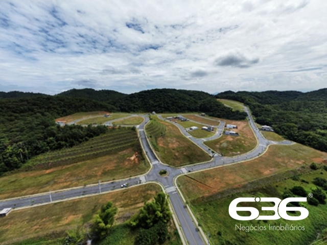 A 636 Negócios Imobiliários tem o prazer de apresentar este incrível terreno localizado em Araquari, no charmoso bairro Itinga. Este é o lugar ideal para você que busca investir ou construir a casa dos seus sonhos. Com excelente localização e infraestrutura planejada, este terreno oferece uma oportunidade única no mercado imobiliário.
O bairro Itinga em Araquari é conhecido pelo seu crescimento e desenvolvimento constante. Está localizado próximo a áreas comerciais e de serviços, proporcionando facilidade no dia a dia. Além disso, a região conta com projetos de infraestrutura que valorizam ainda mais o seu investimento.
Não perca esta oportunidade única de adquirir um terreno em uma das regiões que mais crescem em Araquari. Entre em contato conosco e agende uma visita! Estamos à disposição para tirar todas as suas dúvidas e apresentar todas as vantagens deste excelente investimento.
636 NEGÓCIOS IMOBILIÁRIOS: A SUA MELHOR ESCOLHA
Com mais de 30 anos de experiência, a 636 Negócios Imobiliários é sua parceira ideal para encontrar o imóvel perfeito. Estamos prontos para ajudá-lo a fazer deste imóvel o seu novo lar.
Telefone: (47) 3451-0636
WhatsApp: (47) 99190-0636
Não perca esta oportunidade única. Visite nosso site para mais informações: i636.com.br