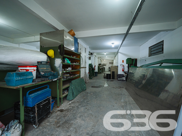 Apresentamos uma propriedade singular localizada no tranquilo bairro de Itaum em Joinville, SC. Este imponente sobrado combina conforto, espaço e uma localização privilegiada para proporcionar um lar ideal para famílias que buscam qualidade de vida.
Este sobrado padrão é composto por uma suíte ampla e arejada, equipada com ar condicionado e uma sacada privativa, perfeita para momentos de relaxamento. A casa conta ainda com três banheiros completos, garantindo conforto e privacidade para todos os moradores e visitantes. A sala de estar e a sala de jantar são integradas, criando um ambiente acolhedor e ideal para convívio familiar. A cozinha é espaçosa e funcional, equipada com armários de alta qualidade e uma área de serviço adjacentes.
Para os amantes do trabalho em casa, o imóvel oferece um home office completamente equipado, que também pode ser transformado em um espaço para hobbies ou estudo. As duas garagens cobertas garantem segurança e comodidade para seus veículos.
A área externa é um verdadeiro convite ao lazer, com uma sacada que inclui churrasqueira, ideal para encontros sociais e momentos de descontração com vista para a tranquilidade do bairro.
Localizado em uma rua pavimentada e cercado por todas as comodidades urbanas necessárias, incluindo escolas, supermercados e centros de saúde, este imóvel não é apenas uma casa, mas um lar que espera por você.
A 636 Negócios Imobiliários, com mais de 30 anos de experiência e dedicação no mercado imobiliário de Joinville, tem o prazer de apresentar esta oportunidade única. Convidamos você a descobrir o potencial completo desta propriedade, garantindo não só um espaço, mas um lugar para chamar de seu. Visite e sinta-se em casa desde o primeiro momento.
636 NEGÓCIOS IMOBILIÁRIOS: A SUA MELHOR ESCOLHA
Com mais de 30 anos de experiência, a 636 Negócios Imobiliários é sua parceira ideal para encontrar o imóvel perfeito. Estamos prontos para ajudá-lo a fazer deste imóvel o seu novo lar.
Telefone: (47) 3451-0636
WhatsApp: (47) 99190-0636
Não perca esta oportunidade única. Visite nosso site para mais informações: i636.com.br