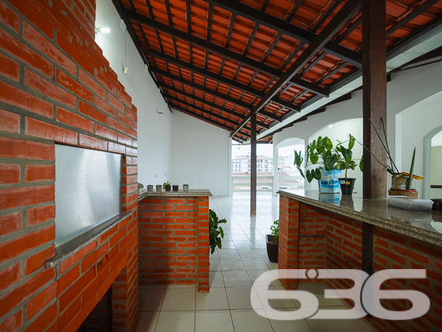 Apresentamos uma propriedade singular localizada no tranquilo bairro de Itaum em Joinville, SC. Este imponente sobrado combina conforto, espaço e uma localização privilegiada para proporcionar um lar ideal para famílias que buscam qualidade de vida.
Este sobrado padrão é composto por uma suíte ampla e arejada, equipada com ar condicionado e uma sacada privativa, perfeita para momentos de relaxamento. A casa conta ainda com três banheiros completos, garantindo conforto e privacidade para todos os moradores e visitantes. A sala de estar e a sala de jantar são integradas, criando um ambiente acolhedor e ideal para convívio familiar. A cozinha é espaçosa e funcional, equipada com armários de alta qualidade e uma área de serviço adjacentes.
Para os amantes do trabalho em casa, o imóvel oferece um home office completamente equipado, que também pode ser transformado em um espaço para hobbies ou estudo. As duas garagens cobertas garantem segurança e comodidade para seus veículos.
A área externa é um verdadeiro convite ao lazer, com uma sacada que inclui churrasqueira, ideal para encontros sociais e momentos de descontração com vista para a tranquilidade do bairro.
Localizado em uma rua pavimentada e cercado por todas as comodidades urbanas necessárias, incluindo escolas, supermercados e centros de saúde, este imóvel não é apenas uma casa, mas um lar que espera por você.
A 636 Negócios Imobiliários, com mais de 30 anos de experiência e dedicação no mercado imobiliário de Joinville, tem o prazer de apresentar esta oportunidade única. Convidamos você a descobrir o potencial completo desta propriedade, garantindo não só um espaço, mas um lugar para chamar de seu. Visite e sinta-se em casa desde o primeiro momento.
636 NEGÓCIOS IMOBILIÁRIOS: A SUA MELHOR ESCOLHA
Com mais de 30 anos de experiência, a 636 Negócios Imobiliários é sua parceira ideal para encontrar o imóvel perfeito. Estamos prontos para ajudá-lo a fazer deste imóvel o seu novo lar.
Telefone: (47) 3451-0636
WhatsApp: (47) 99190-0636
Não perca esta oportunidade única. Visite nosso site para mais informações: i636.com.br