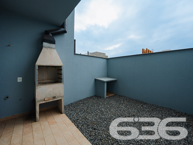 Descubra seu próximo lar em Joinville, no coração do bairro Bucarein, com a tranquilidade e a sofisticação que você merece. Apresentamos um excepcional geminado de 110m², projetado para otimizar espaço e conforto. sta residência oferece uma experiência única de moradia, combinando praticidade e estilo moderno.
Este geminado oferece uma arquitetura sofisticada e um layout pensado para otimizar cada espaço. O piso inferior é revestido em porcelanato de alta qualidade, proporcionando um ambiente elegante e fácil de limpar. A sala de estar é ampla, perfeita para receber visitas e decorar ao seu gosto. A cozinha, integrada com a sala de jantar, cria um ambiente acolhedor e ideal para momentos em família, complementada por uma área de festa com churrasqueira, promovendo o ambiente perfeito para confraternizações.
Subindo ao andar superior, acessível por uma escada de design moderno, encontram-se os espaços íntimos da residência. São dois quartos confortáveis e uma suíte, todos com instalação para ar condicionado, garantindo seu conforto em todas as estações. O piso vinílico dos quartos oferece não apenas beleza, mas também conforto térmico e acústico.
Cada detalhe foi cuidadosamente planejado, incluindo o teto rebaixado em gesso, que adiciona um toque de classe e modernidade. As duas sacadas permitem uma vista agradável do bairro, enquanto as grandes janelas garantem iluminação natural abundante durante o dia.
Este imóvel não apenas promete conveniência pela proximidade com diversas facilidades e serviços, mas também a tranquilidade de uma rua pavimentada no charmoso bairro Bucarein. A área externa é igualmente impressionante, com uma topografia plana e dimensões regulares do terreno, proporcionando um espaço ideal para futuras personalizações.
Além de duas vagas de garagem, a lavanderia independente adiciona um aspecto prático essencial para a organização doméstica. Este imóvel não é apenas uma casa, mas um espaço para criar memórias duradouras.
Este geminado representa uma oportunidade incrível para quem busca uma residência moderna com todas as comodidades necessárias para um estilo de vida contemporâneo e dinâmico. Agende sua visita e venha conhecer o potencial completo deste magnífico imóvel em Joinville. Com a 636 Negócios Imobiliários, você descobre que a perfeição e a qualidade caminham juntas em cada detalhe do seu futuro lar.
636 NEGÓCIOS IMOBILIÁRIOS: A SUA MELHOR ESCOLHA
Com mais de 30 anos de experiência, a 636 Negócios Imobiliários é sua parceira ideal para encontrar o imóvel perfeito. Estamos prontos para ajudá-lo a fazer deste imóvel o seu novo lar.
Telefone: (47) 3451-0636
WhatsApp: (47) 99190-0636
Não perca esta oportunidade única. Visite nosso site para mais informações: i636.com.br