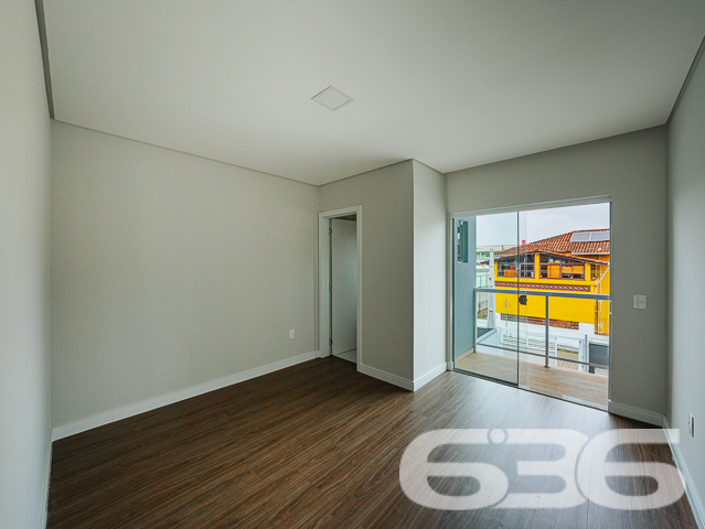 Descubra seu próximo lar em Joinville, no coração do bairro Bucarein, com a tranquilidade e a sofisticação que você merece. Apresentamos um excepcional geminado de 110m², projetado para otimizar espaço e conforto. sta residência oferece uma experiência única de moradia, combinando praticidade e estilo moderno.
Este geminado oferece uma arquitetura sofisticada e um layout pensado para otimizar cada espaço. O piso inferior é revestido em porcelanato de alta qualidade, proporcionando um ambiente elegante e fácil de limpar. A sala de estar é ampla, perfeita para receber visitas e decorar ao seu gosto. A cozinha, integrada com a sala de jantar, cria um ambiente acolhedor e ideal para momentos em família, complementada por uma área de festa com churrasqueira, promovendo o ambiente perfeito para confraternizações.
Subindo ao andar superior, acessível por uma escada de design moderno, encontram-se os espaços íntimos da residência. São dois quartos confortáveis e uma suíte, todos com instalação para ar condicionado, garantindo seu conforto em todas as estações. O piso vinílico dos quartos oferece não apenas beleza, mas também conforto térmico e acústico.
Cada detalhe foi cuidadosamente planejado, incluindo o teto rebaixado em gesso, que adiciona um toque de classe e modernidade. As duas sacadas permitem uma vista agradável do bairro, enquanto as grandes janelas garantem iluminação natural abundante durante o dia.
Este imóvel não apenas promete conveniência pela proximidade com diversas facilidades e serviços, mas também a tranquilidade de uma rua pavimentada no charmoso bairro Bucarein. A área externa é igualmente impressionante, com uma topografia plana e dimensões regulares do terreno, proporcionando um espaço ideal para futuras personalizações.
Além de duas vagas de garagem, a lavanderia independente adiciona um aspecto prático essencial para a organização doméstica. Este imóvel não é apenas uma casa, mas um espaço para criar memórias duradouras.
Este geminado representa uma oportunidade incrível para quem busca uma residência moderna com todas as comodidades necessárias para um estilo de vida contemporâneo e dinâmico. Agende sua visita e venha conhecer o potencial completo deste magnífico imóvel em Joinville. Com a 636 Negócios Imobiliários, você descobre que a perfeição e a qualidade caminham juntas em cada detalhe do seu futuro lar.
636 NEGÓCIOS IMOBILIÁRIOS: A SUA MELHOR ESCOLHA
Com mais de 30 anos de experiência, a 636 Negócios Imobiliários é sua parceira ideal para encontrar o imóvel perfeito. Estamos prontos para ajudá-lo a fazer deste imóvel o seu novo lar.
Telefone: (47) 3451-0636
WhatsApp: (47) 99190-0636
Não perca esta oportunidade única. Visite nosso site para mais informações: i636.com.br