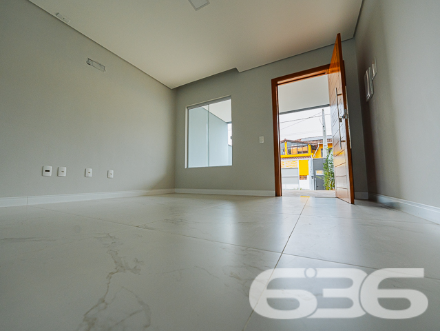 Descubra seu próximo lar em Joinville, no coração do bairro Bucarein, com a tranquilidade e a sofisticação que você merece. Apresentamos um excepcional geminado de 110m², projetado para otimizar espaço e conforto. sta residência oferece uma experiência única de moradia, combinando praticidade e estilo moderno.
Este geminado oferece uma arquitetura sofisticada e um layout pensado para otimizar cada espaço. O piso inferior é revestido em porcelanato de alta qualidade, proporcionando um ambiente elegante e fácil de limpar. A sala de estar é ampla, perfeita para receber visitas e decorar ao seu gosto. A cozinha, integrada com a sala de jantar, cria um ambiente acolhedor e ideal para momentos em família, complementada por uma área de festa com churrasqueira, promovendo o ambiente perfeito para confraternizações.
Subindo ao andar superior, acessível por uma escada de design moderno, encontram-se os espaços íntimos da residência. São dois quartos confortáveis e uma suíte, todos com instalação para ar condicionado, garantindo seu conforto em todas as estações. O piso vinílico dos quartos oferece não apenas beleza, mas também conforto térmico e acústico.
Cada detalhe foi cuidadosamente planejado, incluindo o teto rebaixado em gesso, que adiciona um toque de classe e modernidade. As duas sacadas permitem uma vista agradável do bairro, enquanto as grandes janelas garantem iluminação natural abundante durante o dia.
Este imóvel não apenas promete conveniência pela proximidade com diversas facilidades e serviços, mas também a tranquilidade de uma rua pavimentada no charmoso bairro Bucarein. A área externa é igualmente impressionante, com uma topografia plana e dimensões regulares do terreno, proporcionando um espaço ideal para futuras personalizações.
Além de duas vagas de garagem, a lavanderia independente adiciona um aspecto prático essencial para a organização doméstica. Este imóvel não é apenas uma casa, mas um espaço para criar memórias duradouras.
Este geminado representa uma oportunidade incrível para quem busca uma residência moderna com todas as comodidades necessárias para um estilo de vida contemporâneo e dinâmico. Agende sua visita e venha conhecer o potencial completo deste magnífico imóvel em Joinville. Com a 636 Negócios Imobiliários, você descobre que a perfeição e a qualidade caminham juntas em cada detalhe do seu futuro lar.
636 NEGÓCIOS IMOBILIÁRIOS: A SUA MELHOR ESCOLHA
Com mais de 30 anos de experiência, a 636 Negócios Imobiliários é sua parceira ideal para encontrar o imóvel perfeito. Estamos prontos para ajudá-lo a fazer deste imóvel o seu novo lar.
Telefone: (47) 3451-0636
WhatsApp: (47) 99190-0636
Não perca esta oportunidade única. Visite nosso site para mais informações: i636.com.br