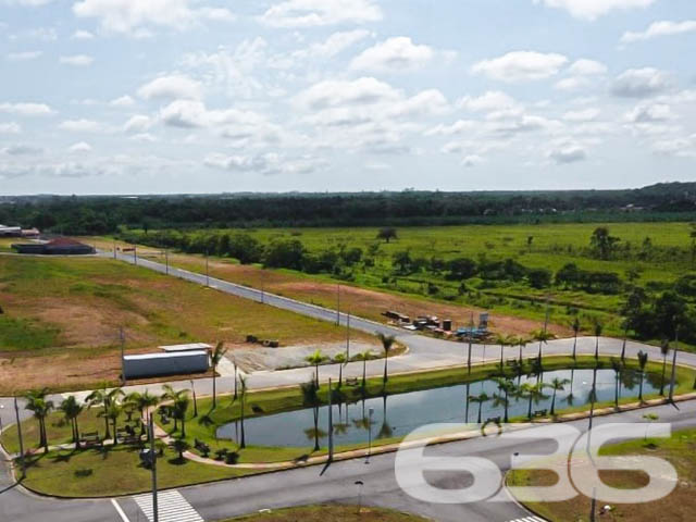 Confira a oportunidade única para construir a casa dos seus sonhos em um dos bairros mais promissores de Araquari, SC! A 636 Negócios Imobiliários traz até você um terreno espetacular no bairro Itinga, uma região que valoriza continuamente, proporcionando não apenas um lar, mas um excelente investimento.

Detalhes do Terreno:

Área Total: 295,79 m²
Localização: Face Leste, em esquina, oferecendo maior privacidade e aproveitamento de espaço.
Infraestrutura: Rua totalmente pavimentada, garantindo fácil acesso e mobilidade.

Este terreno está situado em um bairro planejado, que conta com um sistema completo de segurança, incluindo monitoramento por câmeras e equipe de segurança, além de um projeto paisagístico que valoriza a área e proporciona um ambiente mais agradável e tranquilo para seus moradores. A localização é estratégica, com acesso rápido às principais vias da cidade e a poucos minutos do centro de Araquari, combinando conveniência e tranquilidade.

Por que escolher este terreno?

Potencial de Valorização: Araquari está em pleno desenvolvimento, atraindo investimentos e novos moradores, o que garante uma excelente valorização imobiliária.
Qualidade de Vida: Viver em um bairro planejado com amplas áreas verdes e segurança é um privilégio que transformará seu dia a dia.

A 636 Negócios Imobiliários é reconhecida por sua excelência e compromisso com a satisfação do cliente. Nossa equipe está pronta para auxiliar você em cada passo, garantindo uma transação segura e eficiente.

Realize seu sonho ou invista com segurança. Este terreno é uma tela em branco esperando por sua visão. Venha conhecer e se encantar! Para mais informações, visite nossa loja ou entre em contato conosco através dos nossos canais de atendimento.
 
636 NEGÓCIOS IMOBILIÁRIOS: A SUA MELHOR ESCOLHA
Com mais de 30 anos de experiência, a 636 Negócios Imobiliários é sua parceira ideal para encontrar o imóvel perfeito. Estamos prontos para ajudá-lo a fazer deste imóvel o seu novo lar.
 
Telefone: (47) 3451-0636
WhatsApp: (47) 99190-0636
 
Não perca esta oportunidade única. Visite nosso site para mais informações: i636.com.br