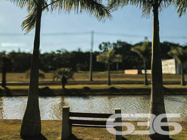Confira a oportunidade única para construir a casa dos seus sonhos em um dos bairros mais promissores de Araquari, SC! A 636 Negócios Imobiliários traz até você um terreno espetacular no bairro Itinga, uma região que valoriza continuamente, proporcionando não apenas um lar, mas um excelente investimento.

Detalhes do Terreno:

Área Total: 295,79 m²
Localização: Face Leste, em esquina, oferecendo maior privacidade e aproveitamento de espaço.
Infraestrutura: Rua totalmente pavimentada, garantindo fácil acesso e mobilidade.

Este terreno está situado em um bairro planejado, que conta com um sistema completo de segurança, incluindo monitoramento por câmeras e equipe de segurança, além de um projeto paisagístico que valoriza a área e proporciona um ambiente mais agradável e tranquilo para seus moradores. A localização é estratégica, com acesso rápido às principais vias da cidade e a poucos minutos do centro de Araquari, combinando conveniência e tranquilidade.

Por que escolher este terreno?

Potencial de Valorização: Araquari está em pleno desenvolvimento, atraindo investimentos e novos moradores, o que garante uma excelente valorização imobiliária.
Qualidade de Vida: Viver em um bairro planejado com amplas áreas verdes e segurança é um privilégio que transformará seu dia a dia.

A 636 Negócios Imobiliários é reconhecida por sua excelência e compromisso com a satisfação do cliente. Nossa equipe está pronta para auxiliar você em cada passo, garantindo uma transação segura e eficiente.

Realize seu sonho ou invista com segurança. Este terreno é uma tela em branco esperando por sua visão. Venha conhecer e se encantar! Para mais informações, visite nossa loja ou entre em contato conosco através dos nossos canais de atendimento.
 
636 NEGÓCIOS IMOBILIÁRIOS: A SUA MELHOR ESCOLHA
Com mais de 30 anos de experiência, a 636 Negócios Imobiliários é sua parceira ideal para encontrar o imóvel perfeito. Estamos prontos para ajudá-lo a fazer deste imóvel o seu novo lar.
 
Telefone: (47) 3451-0636
WhatsApp: (47) 99190-0636
 
Não perca esta oportunidade única. Visite nosso site para mais informações: i636.com.br