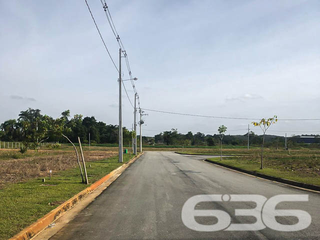 Confira a oportunidade única para construir a casa dos seus sonhos em um dos bairros mais promissores de Araquari, SC! A 636 Negócios Imobiliários traz até você um terreno espetacular no bairro Itinga, uma região que valoriza continuamente, proporcionando não apenas um lar, mas um excelente investimento.

Detalhes do Terreno:

Área Total: 295,79 m²
Localização: Face Leste, em esquina, oferecendo maior privacidade e aproveitamento de espaço.
Infraestrutura: Rua totalmente pavimentada, garantindo fácil acesso e mobilidade.

Este terreno está situado em um bairro planejado, que conta com um sistema completo de segurança, incluindo monitoramento por câmeras e equipe de segurança, além de um projeto paisagístico que valoriza a área e proporciona um ambiente mais agradável e tranquilo para seus moradores. A localização é estratégica, com acesso rápido às principais vias da cidade e a poucos minutos do centro de Araquari, combinando conveniência e tranquilidade.

Por que escolher este terreno?

Potencial de Valorização: Araquari está em pleno desenvolvimento, atraindo investimentos e novos moradores, o que garante uma excelente valorização imobiliária.
Qualidade de Vida: Viver em um bairro planejado com amplas áreas verdes e segurança é um privilégio que transformará seu dia a dia.

A 636 Negócios Imobiliários é reconhecida por sua excelência e compromisso com a satisfação do cliente. Nossa equipe está pronta para auxiliar você em cada passo, garantindo uma transação segura e eficiente.

Realize seu sonho ou invista com segurança. Este terreno é uma tela em branco esperando por sua visão. Venha conhecer e se encantar! Para mais informações, visite nossa loja ou entre em contato conosco através dos nossos canais de atendimento.
 
636 NEGÓCIOS IMOBILIÁRIOS: A SUA MELHOR ESCOLHA
Com mais de 30 anos de experiência, a 636 Negócios Imobiliários é sua parceira ideal para encontrar o imóvel perfeito. Estamos prontos para ajudá-lo a fazer deste imóvel o seu novo lar.
 
Telefone: (47) 3451-0636
WhatsApp: (47) 99190-0636
 
Não perca esta oportunidade única. Visite nosso site para mais informações: i636.com.br