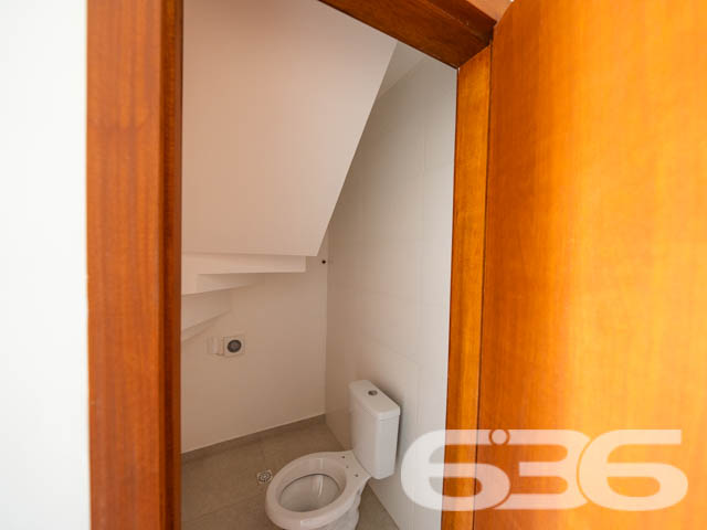 Geminado Sobrado Novo à Venda no Bairro Paranaguamirim, Joinville - SC

Apresentamos este incrível geminado sobrado, situado em uma localização privilegiada no bairro Paranaguamirim, Joinville - SC. Esta residência oferece um design moderno e funcional, ideal para quem busca conforto e praticidade. Esta propriedade foi planejada para maximizar o aproveitamento de espaço e proporcionar um ambiente acolhedor e elegante para sua família.

Destaques do Imóvel:

Área Construída: 65,43 m²
Tipologia: Sobrado Geminado

Composição do Imóvel:

2 Dormitórios: Espaçosos e bem ventilados, perfeitos para o descanso da família.
Sala de Estar: Ambiente aconchegante e ideal para momentos de lazer e convivência.
Cozinha: Funcional, projetada para otimizar o espaço e facilitar o dia a dia.
Banheiro: Moderno e equipado com acabamentos de qualidade.
Lavabo: Praticidade e comodidade para você e suas visitas.
Área de Serviço: Espaço dedicado para a lavanderia e demais serviços domésticos.
Sacada: Com excelente vista e boa ventilação, ideal para relaxar e apreciar a paisagem.
2 Vagas de Garagem: Garantindo espaço e segurança para os seus veículos.
Quintal: Área externa de fundos com 10 metros, perfeito para um jardim ou espaço de lazer.
Este sobrado se destaca não apenas pela sua construção moderna e bem acabada, mas também pela localização estratégica. Situado em uma rua pavimentada e de fácil acesso, você estará próximo a escolas, supermercados, farmácias e demais comodidades que o bairro de Paranaguamirim oferece.
 
636 NEGÓCIOS IMOBILIÁRIOS: A SUA MELHOR ESCOLHA
Com mais de 30 anos de experiência, a 636 Negócios Imobiliários é sua parceira ideal para encontrar o imóvel perfeito. Estamos prontos para ajudá-lo a fazer deste imóvel o seu novo lar.
 
Telefone: (47) 3451-0636
WhatsApp: (47) 99190-0636
 
Não perca esta oportunidade única. Visite nosso site para mais informações: i636.com.br