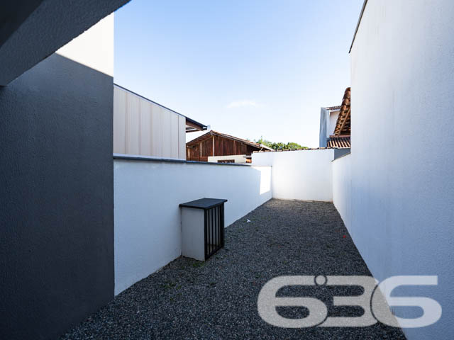 Geminado Sobrado Novo à Venda no Bairro Paranaguamirim, Joinville - SC

Apresentamos este incrível geminado sobrado, situado em uma localização privilegiada no bairro Paranaguamirim, Joinville - SC. Esta residência oferece um design moderno e funcional, ideal para quem busca conforto e praticidade. Esta propriedade foi planejada para maximizar o aproveitamento de espaço e proporcionar um ambiente acolhedor e elegante para sua família.

Destaques do Imóvel:

Área Construída: 65,43 m²
Tipologia: Sobrado Geminado

Composição do Imóvel:

2 Dormitórios: Espaçosos e bem ventilados, perfeitos para o descanso da família.
Sala de Estar: Ambiente aconchegante e ideal para momentos de lazer e convivência.
Cozinha: Funcional, projetada para otimizar o espaço e facilitar o dia a dia.
Banheiro: Moderno e equipado com acabamentos de qualidade.
Lavabo: Praticidade e comodidade para você e suas visitas.
Área de Serviço: Espaço dedicado para a lavanderia e demais serviços domésticos.
Sacada: Com excelente vista e boa ventilação, ideal para relaxar e apreciar a paisagem.
2 Vagas de Garagem: Garantindo espaço e segurança para os seus veículos.
Quintal: Área externa de fundos com 10 metros, perfeito para um jardim ou espaço de lazer.
Este sobrado se destaca não apenas pela sua construção moderna e bem acabada, mas também pela localização estratégica. Situado em uma rua pavimentada e de fácil acesso, você estará próximo a escolas, supermercados, farmácias e demais comodidades que o bairro de Paranaguamirim oferece.
 
636 NEGÓCIOS IMOBILIÁRIOS: A SUA MELHOR ESCOLHA
Com mais de 30 anos de experiência, a 636 Negócios Imobiliários é sua parceira ideal para encontrar o imóvel perfeito. Estamos prontos para ajudá-lo a fazer deste imóvel o seu novo lar.
 
Telefone: (47) 3451-0636
WhatsApp: (47) 99190-0636
 
Não perca esta oportunidade única. Visite nosso site para mais informações: i636.com.br
