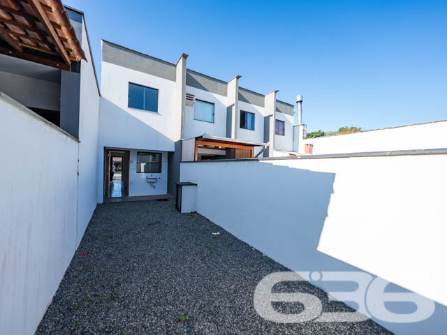 Geminado Sobrado Novo à Venda no Bairro Paranaguamirim, Joinville - SC

Apresentamos este incrível geminado sobrado, situado em uma localização privilegiada no bairro Paranaguamirim, Joinville - SC. Esta residência oferece um design moderno e funcional, ideal para quem busca conforto e praticidade. Esta propriedade foi planejada para maximizar o aproveitamento de espaço e proporcionar um ambiente acolhedor e elegante para sua família.

Destaques do Imóvel:

Área Construída: 65,43 m²
Tipologia: Sobrado Geminado

Composição do Imóvel:

2 Dormitórios: Espaçosos e bem ventilados, perfeitos para o descanso da família.
Sala de Estar: Ambiente aconchegante e ideal para momentos de lazer e convivência.
Cozinha: Funcional, projetada para otimizar o espaço e facilitar o dia a dia.
Banheiro: Moderno e equipado com acabamentos de qualidade.
Lavabo: Praticidade e comodidade para você e suas visitas.
Área de Serviço: Espaço dedicado para a lavanderia e demais serviços domésticos.
Sacada: Com excelente vista e boa ventilação, ideal para relaxar e apreciar a paisagem.
2 Vagas de Garagem: Garantindo espaço e segurança para os seus veículos.
Quintal: Área externa de fundos com 10 metros, perfeito para um jardim ou espaço de lazer.
Este sobrado se destaca não apenas pela sua construção moderna e bem acabada, mas também pela localização estratégica. Situado em uma rua pavimentada e de fácil acesso, você estará próximo a escolas, supermercados, farmácias e demais comodidades que o bairro de Paranaguamirim oferece.
 
636 NEGÓCIOS IMOBILIÁRIOS: A SUA MELHOR ESCOLHA
Com mais de 30 anos de experiência, a 636 Negócios Imobiliários é sua parceira ideal para encontrar o imóvel perfeito. Estamos prontos para ajudá-lo a fazer deste imóvel o seu novo lar.
 
Telefone: (47) 3451-0636
WhatsApp: (47) 99190-0636
 
Não perca esta oportunidade única. Visite nosso site para mais informações: i636.com.br