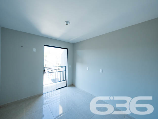 Geminado Sobrado Novo à Venda no Bairro Paranaguamirim, Joinville - SC

Apresentamos este incrível geminado sobrado, situado em uma localização privilegiada no bairro Paranaguamirim, Joinville - SC. Esta residência oferece um design moderno e funcional, ideal para quem busca conforto e praticidade. Esta propriedade foi planejada para maximizar o aproveitamento de espaço e proporcionar um ambiente acolhedor e elegante para sua família.

Destaques do Imóvel:

Área Construída: 65,43 m²
Tipologia: Sobrado Geminado

Composição do Imóvel:

2 Dormitórios: Espaçosos e bem ventilados, perfeitos para o descanso da família.
Sala de Estar: Ambiente aconchegante e ideal para momentos de lazer e convivência.
Cozinha: Funcional, projetada para otimizar o espaço e facilitar o dia a dia.
Banheiro: Moderno e equipado com acabamentos de qualidade.
Lavabo: Praticidade e comodidade para você e suas visitas.
Área de Serviço: Espaço dedicado para a lavanderia e demais serviços domésticos.
Sacada: Com excelente vista e boa ventilação, ideal para relaxar e apreciar a paisagem.
2 Vagas de Garagem: Garantindo espaço e segurança para os seus veículos.
Quintal: Área externa de fundos com 10 metros, perfeito para um jardim ou espaço de lazer.
Este sobrado se destaca não apenas pela sua construção moderna e bem acabada, mas também pela localização estratégica. Situado em uma rua pavimentada e de fácil acesso, você estará próximo a escolas, supermercados, farmácias e demais comodidades que o bairro de Paranaguamirim oferece.
 
636 NEGÓCIOS IMOBILIÁRIOS: A SUA MELHOR ESCOLHA
Com mais de 30 anos de experiência, a 636 Negócios Imobiliários é sua parceira ideal para encontrar o imóvel perfeito. Estamos prontos para ajudá-lo a fazer deste imóvel o seu novo lar.
 
Telefone: (47) 3451-0636
WhatsApp: (47) 99190-0636
 
Não perca esta oportunidade única. Visite nosso site para mais informações: i636.com.br