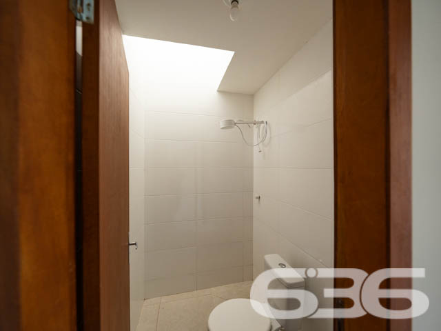 Geminado Sobrado Novo à Venda no Bairro Paranaguamirim, Joinville - SC

Apresentamos este incrível geminado sobrado, situado em uma localização privilegiada no bairro Paranaguamirim, Joinville - SC. Esta residência oferece um design moderno e funcional, ideal para quem busca conforto e praticidade. Esta propriedade foi planejada para maximizar o aproveitamento de espaço e proporcionar um ambiente acolhedor e elegante para sua família.

Destaques do Imóvel:

Área Construída: 65,43 m²
Tipologia: Sobrado Geminado

Composição do Imóvel:

2 Dormitórios: Espaçosos e bem ventilados, perfeitos para o descanso da família.
Sala de Estar: Ambiente aconchegante e ideal para momentos de lazer e convivência.
Cozinha: Funcional, projetada para otimizar o espaço e facilitar o dia a dia.
Banheiro: Moderno e equipado com acabamentos de qualidade.
Lavabo: Praticidade e comodidade para você e suas visitas.
Área de Serviço: Espaço dedicado para a lavanderia e demais serviços domésticos.
Sacada: Com excelente vista e boa ventilação, ideal para relaxar e apreciar a paisagem.
2 Vagas de Garagem: Garantindo espaço e segurança para os seus veículos.
Quintal: Área externa de fundos com 10 metros, perfeito para um jardim ou espaço de lazer.
Este sobrado se destaca não apenas pela sua construção moderna e bem acabada, mas também pela localização estratégica. Situado em uma rua pavimentada e de fácil acesso, você estará próximo a escolas, supermercados, farmácias e demais comodidades que o bairro de Paranaguamirim oferece.
 
636 NEGÓCIOS IMOBILIÁRIOS: A SUA MELHOR ESCOLHA
Com mais de 30 anos de experiência, a 636 Negócios Imobiliários é sua parceira ideal para encontrar o imóvel perfeito. Estamos prontos para ajudá-lo a fazer deste imóvel o seu novo lar.
 
Telefone: (47) 3451-0636
WhatsApp: (47) 99190-0636
 
Não perca esta oportunidade única. Visite nosso site para mais informações: i636.com.br