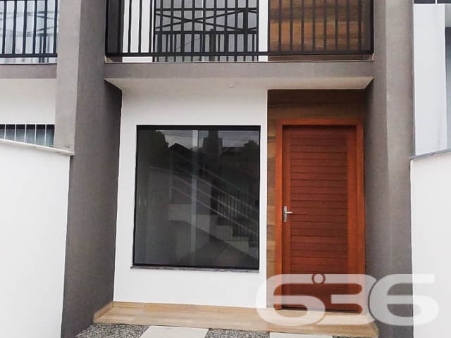 Geminado Sobrado Novo à Venda no Bairro Paranaguamirim, Joinville - SC

Apresentamos este incrível geminado sobrado, situado em uma localização privilegiada no bairro Paranaguamirim, Joinville - SC. Esta residência oferece um design moderno e funcional, ideal para quem busca conforto e praticidade. Esta propriedade foi planejada para maximizar o aproveitamento de espaço e proporcionar um ambiente acolhedor e elegante para sua família.

Destaques do Imóvel:

Área Construída: 65,43 m²
Tipologia: Sobrado Geminado

Composição do Imóvel:

2 Dormitórios: Espaçosos e bem ventilados, perfeitos para o descanso da família.
Sala de Estar: Ambiente aconchegante e ideal para momentos de lazer e convivência.
Cozinha: Funcional, projetada para otimizar o espaço e facilitar o dia a dia.
Banheiro: Moderno e equipado com acabamentos de qualidade.
Lavabo: Praticidade e comodidade para você e suas visitas.
Área de Serviço: Espaço dedicado para a lavanderia e demais serviços domésticos.
Sacada: Com excelente vista e boa ventilação, ideal para relaxar e apreciar a paisagem.
2 Vagas de Garagem: Garantindo espaço e segurança para os seus veículos.
Quintal: Área externa de fundos com 10 metros, perfeito para um jardim ou espaço de lazer.
Este sobrado se destaca não apenas pela sua construção moderna e bem acabada, mas também pela localização estratégica. Situado em uma rua pavimentada e de fácil acesso, você estará próximo a escolas, supermercados, farmácias e demais comodidades que o bairro de Paranaguamirim oferece.
 
636 NEGÓCIOS IMOBILIÁRIOS: A SUA MELHOR ESCOLHA
Com mais de 30 anos de experiência, a 636 Negócios Imobiliários é sua parceira ideal para encontrar o imóvel perfeito. Estamos prontos para ajudá-lo a fazer deste imóvel o seu novo lar.
 
Telefone: (47) 3451-0636
WhatsApp: (47) 99190-0636
 
Não perca esta oportunidade única. Visite nosso site para mais informações: i636.com.br