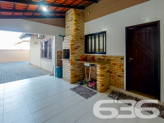 Descubra a casa dos seus sonhos no coração de Joinville, no bairro Floresta, uma localização privilegiada que combina tranquilidade e acessibilidade. Esta residência térrea,  oferece uma excelente base para uma vida familiar ou para futuras expansões.

Características Gerais:

Tipo: Residência padrão térrea
Área Construída: 167 m²
Localização: Bairro Floresta, Joinville/SC

Descrição Detalhada:

Esta casa encantadora oferece um ambiente espaçoso e acolhedor com suas grandes janelas que iluminam naturalmente cada cômodo. O piso em porcelanato brilhante estende-se por uma elegante sala de estar e uma cozinha gourmet.

A área íntima dispõe de um confortável dormitório, uma suíte com acabamentos de alta qualidade e um banheiro social espaçoso e modernamente equipado. A área externa é um verdadeiro retiro urbano, com um amplo espaço de festas equipado com churrasqueira e gazebo, perfeito para entretenimento e lazer.

Facilidades e Comodidades:

* Garagem coberta para dois carros
* Portão eletrônico e grades para segurança
* Jardim privativo e área de serviço funcional

Proximidade com vias de acesso, transporte público, escolas, hospitais e serviços essenciais

Potencial de Expansão:

O projeto já contempla a capacidade de adicionar um segundo piso de 89m². Este recurso é ideal para famílias em crescimento ou para aqueles que desejam investir em valorização imobiliária.

Considerações Especiais:

É possível a análise de permutas, inclusive em regiões litorâneas. A residência está pronta para receber novos moradores que valorizem a tranquilidade e a qualidade de vida.

Explore as possibilidades que esta residência oferece. Agende sua visita e sinta-se em casa na melhor localização de Joinville. Seu novo lar está à sua espera, pronto para criar memórias duradouras.
 
636 NEGÓCIOS IMOBILIÁRIOS: A SUA MELHOR ESCOLHA
Com mais de 30 anos de experiência, a 636 Negócios Imobiliários é sua parceira ideal para encontrar o imóvel perfeito. Estamos prontos para ajudá-lo a fazer deste imóvel o seu novo lar.
 
Telefone: (47) 3451-0636
WhatsApp: (47) 99190-0636
 
Não perca esta oportunidade única. Visite nosso site para mais informações: i636.com.br

