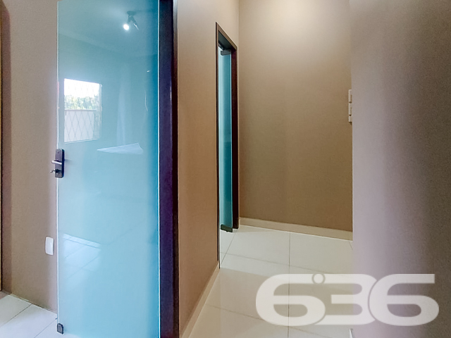 Descubra a casa dos seus sonhos no coração de Joinville, no bairro Floresta, uma localização privilegiada que combina tranquilidade e acessibilidade. Esta residência térrea,  oferece uma excelente base para uma vida familiar ou para futuras expansões.

Características Gerais:

Tipo: Residência padrão térrea
Área Construída: 167 m²
Localização: Bairro Floresta, Joinville/SC

Descrição Detalhada:

Esta casa encantadora oferece um ambiente espaçoso e acolhedor com suas grandes janelas que iluminam naturalmente cada cômodo. O piso em porcelanato brilhante estende-se por uma elegante sala de estar e uma cozinha gourmet.

A área íntima dispõe de um confortável dormitório, uma suíte com acabamentos de alta qualidade e um banheiro social espaçoso e modernamente equipado. A área externa é um verdadeiro retiro urbano, com um amplo espaço de festas equipado com churrasqueira e gazebo, perfeito para entretenimento e lazer.

Facilidades e Comodidades:

* Garagem coberta para dois carros
* Portão eletrônico e grades para segurança
* Jardim privativo e área de serviço funcional

Proximidade com vias de acesso, transporte público, escolas, hospitais e serviços essenciais

Potencial de Expansão:

O projeto já contempla a capacidade de adicionar um segundo piso de 89m². Este recurso é ideal para famílias em crescimento ou para aqueles que desejam investir em valorização imobiliária.

Considerações Especiais:

É possível a análise de permutas, inclusive em regiões litorâneas. A residência está pronta para receber novos moradores que valorizem a tranquilidade e a qualidade de vida.

Explore as possibilidades que esta residência oferece. Agende sua visita e sinta-se em casa na melhor localização de Joinville. Seu novo lar está à sua espera, pronto para criar memórias duradouras.
 
636 NEGÓCIOS IMOBILIÁRIOS: A SUA MELHOR ESCOLHA
Com mais de 30 anos de experiência, a 636 Negócios Imobiliários é sua parceira ideal para encontrar o imóvel perfeito. Estamos prontos para ajudá-lo a fazer deste imóvel o seu novo lar.
 
Telefone: (47) 3451-0636
WhatsApp: (47) 99190-0636
 
Não perca esta oportunidade única. Visite nosso site para mais informações: i636.com.br

