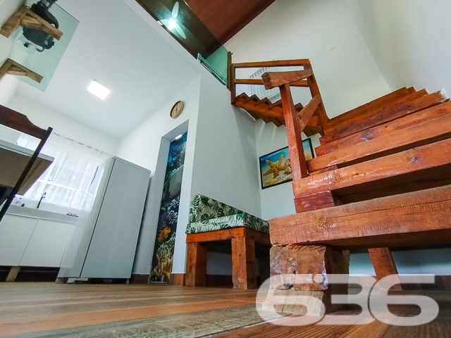 Descubra o equilíbrio perfeito entre estilo moderno e vida prática neste Loft em São Francisco do Sul, SC. Situada a apenas 300 metros da serena Praia Grande/Enseada, esta propriedade representa uma oportunidade excepcional para investidores ou para quem busca um refúgio à beira-mar.
Este imponente sobrado, estende-se por uma área de 170 m², meticulosamente projetada para maximizar espaço e conforto.
Ao entrar, você será recebido por uma sala de estar espaçosa, integrada a uma copa e cozinha modernas, onde cada detalhe foi pensado para sua conveniência e estilo de vida. As áreas sociais são complementadas por um gazebo/pergolado encantador, ideal para desfrutar das vistas tranquilas e da brisa marinha.
O imóvel conta com quatro Apartamentos duplex aconchegantes, todos mobiliados com bom gosto, proporcionando um ambiente sereno para descansar. Adicionalmente, a propriedade dispõe de quatro garagens , oferecendo ampla comodidade para veículos e equipamentos de praia.
As características exteriores incluem uma piscina convidativa, perfeita para os dias de sol, e uma churrasqueira, onde você poderá preparar deliciosas refeições ao ar livre. O imóvel é completamente cercado, garantindo privacidade e segurança.
Investidores encontrarão particular interesse no fato de que a propriedade é composta por quatro unidades loft, todas mobiliadas, o que representa uma excelente oportunidade de aluguel sazonal ou de longo prazo, especialmente devido à sua proximidade com o mar.
A residência promete um refúgio tranquilo, longe do movimento intenso, mas ainda próximo de serviços públicos essenciais e vias de acesso rápido.
Seja como um investimento ou como seu novo lar à beira-mar, este sobrado em São Francisco do Sul é uma escolha perfeita para quem valoriza conforto, estilo e uma localização privilegiada. Entre em contato conosco na 636 Negócios Imobiliários para mais informações e agende uma visita a esta propriedade única. Venha viver seus sonhos de frente para o mar!
636 NEGÓCIOS IMOBILIÁRIOS: A SUA MELHOR ESCOLHA
Com mais de 30 anos de experiência, a 636 Negócios Imobiliários é sua parceira ideal para encontrar o imóvel perfeito. Estamos prontos para ajudá-lo a fazer deste imóvel o seu novo lar.
Telefone: (47) 3451-0636
WhatsApp: (47) 99190-0636
Não perca esta oportunidade única. Visite nosso site para mais informações: i636.com.br
