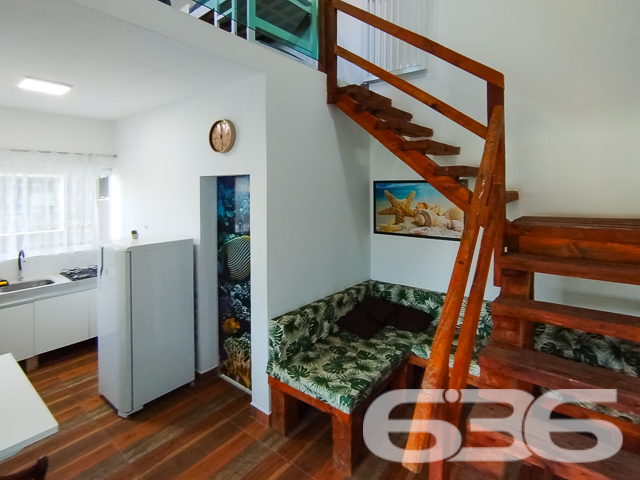 Descubra o equilíbrio perfeito entre estilo moderno e vida prática neste Loft em São Francisco do Sul, SC. Situada a apenas 300 metros da serena Praia Grande/Enseada, esta propriedade representa uma oportunidade excepcional para investidores ou para quem busca um refúgio à beira-mar.
Este imponente sobrado, estende-se por uma área de 170 m², meticulosamente projetada para maximizar espaço e conforto.
Ao entrar, você será recebido por uma sala de estar espaçosa, integrada a uma copa e cozinha modernas, onde cada detalhe foi pensado para sua conveniência e estilo de vida. As áreas sociais são complementadas por um gazebo/pergolado encantador, ideal para desfrutar das vistas tranquilas e da brisa marinha.
O imóvel conta com quatro Apartamentos duplex aconchegantes, todos mobiliados com bom gosto, proporcionando um ambiente sereno para descansar. Adicionalmente, a propriedade dispõe de quatro garagens , oferecendo ampla comodidade para veículos e equipamentos de praia.
As características exteriores incluem uma piscina convidativa, perfeita para os dias de sol, e uma churrasqueira, onde você poderá preparar deliciosas refeições ao ar livre. O imóvel é completamente cercado, garantindo privacidade e segurança.
Investidores encontrarão particular interesse no fato de que a propriedade é composta por quatro unidades loft, todas mobiliadas, o que representa uma excelente oportunidade de aluguel sazonal ou de longo prazo, especialmente devido à sua proximidade com o mar.
A residência promete um refúgio tranquilo, longe do movimento intenso, mas ainda próximo de serviços públicos essenciais e vias de acesso rápido.
Seja como um investimento ou como seu novo lar à beira-mar, este sobrado em São Francisco do Sul é uma escolha perfeita para quem valoriza conforto, estilo e uma localização privilegiada. Entre em contato conosco na 636 Negócios Imobiliários para mais informações e agende uma visita a esta propriedade única. Venha viver seus sonhos de frente para o mar!
636 NEGÓCIOS IMOBILIÁRIOS: A SUA MELHOR ESCOLHA
Com mais de 30 anos de experiência, a 636 Negócios Imobiliários é sua parceira ideal para encontrar o imóvel perfeito. Estamos prontos para ajudá-lo a fazer deste imóvel o seu novo lar.
Telefone: (47) 3451-0636
WhatsApp: (47) 99190-0636
Não perca esta oportunidade única. Visite nosso site para mais informações: i636.com.br
