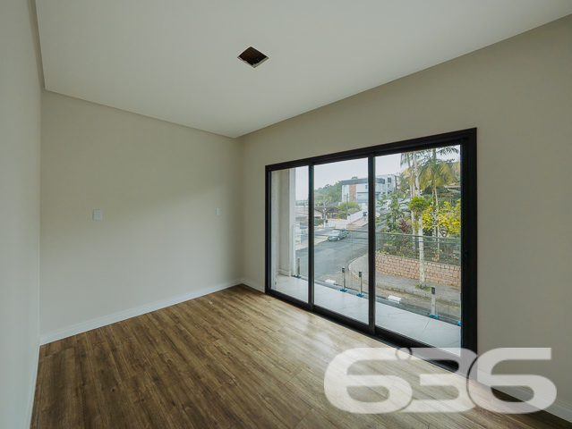Lindo Geminado no Bairro Floresta em Joinville/SC
Apresentamos uma oportunidade única para você e sua família! Este moderno geminado está localizado no bairro Floresta, em Joinville/SC, uma área privilegiada com todas as comodidades que você precisa para uma vida confortável e prática.
Composição do Imóvel:
* 1 Suíte
* 2 Dormitórios
* 1 Lavabo
* 1 Banheiro Social
* Sala de Estar e Jantar Integradas
* Cozinha Gourmet
* Área de Serviço
* Sacada
* Jacuzzi para 7 Pessoas
* 3 Vagas de Garagem
Ao entrar neste sobrado geminado, você é recebido por um amplo living integrado à área gourmet, proporcionando um ambiente perfeito para receber amigos e familiares. A sala de estar e jantar são espaçosas e bem iluminadas, com acabamento de alto padrão que realça a sofisticação do imóvel.
A área íntima conta com uma suíte que oferece um espaço tranquilo e privativo, além de dois dormitórios bem dimensionados. Todos os banheiros são modernos, com revestimentos de qualidade superior que garantem durabilidade e estilo.
A área externa é um verdadeiro oásis particular, com uma jacuzzi para 7 pessoas que promete momentos de relaxamento e lazer. O deck de madeira ao redor da jacuzzi cria um ambiente acolhedor e elegante, ideal para desfrutar dos dias de sol.
Para completar, o imóvel oferece 3 vagas de garagem, sendo duas descobertas e uma coberta, proporcionando comodidade e segurança para você e sua família.
Localizado no Bairro Floresta, este imóvel está próximo a todas as comodidades que você precisa no dia a dia. Com acesso fácil a vias principais, transporte público, shopping centers, escolas e hospitais, você estará sempre bem conectado e terá tudo ao seu alcance.
Não perca a oportunidade de adquirir este lindo sobrado geminado no Bairro Floresta. Entre em contato conosco e agende uma visita. Estamos prontos para apresentar cada detalhe deste imóvel que pode ser o seu novo lar.
636 Negócios Imobiliários - Concretizando Sonhos, Construindo Realidades
Entre em contato com nossa equipe de corretores especializados e descubra mais sobre este e outros imóveis que temos à disposição. Estamos à disposição para lhe atender com a excelência e a dedicação que você merece.
636 NEGÓCIOS IMOBILIÁRIOS: A SUA MELHOR ESCOLHA
Com mais de 30 anos de experiência, a 636 Negócios Imobiliários é sua parceira ideal para encontrar o imóvel perfeito. Estamos prontos para ajudá-lo a fazer deste imóvel o seu novo lar.
Telefone: (47) 3451-0636
WhatsApp: (47) 99190-0636
Não perca esta oportunidade única. Visite nosso site para mais informações: i636.com.br