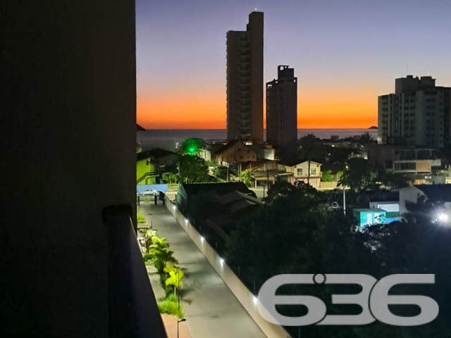 Desfrute do melhor de Balneário Piçarras em um apartamento completo, mobiliado e a poucos passos do mar - ESTUDA PERMUTA
Apresentamos este incrível apartamento, localizado no Centro de Balneário Piçarras, SC. Com uma localização privilegiada, a menos de 300 metros da praia, você terá o privilégio de viver a poucos passos do mar, em uma das cidades litorâneas mais desejadas de Santa Catarina.
Com uma área privativa de 63m², este apartamento se destaca pela sua planta que aproveita cada metro quadrado de forma eficiente. A ventilação cruzada garante um ambiente sempre fresco e agradável, enquanto os 2 dormitórios oferecem o espaço perfeito para sua família descansar e recarregar as energias.
A cozinha é um convite à praticidade, equipada com móveis planejados de alta qualidade, que se harmonizam perfeitamente com o design moderno e funcional. As salas de estar e jantar, integradas à cozinha, criam um ambiente ideal para receber amigos e familiares, ou simplesmente relaxar após um dia na praia.
Um dos grandes diferenciais deste apartamento é a sacada com churrasqueira, perfeita para momentos de lazer e descontração. Com vista para o mar e a poucos metros da praia, você poderá desfrutar de uma refeição ao ar livre enquanto aprecia a brisa do mar.
O Condomínio é um verdadeiro resort urbano, com uma infraestrutura completa de lazer para todas as idades. Piscinas adulto e infantil, salão de festas, espaço gourmet, playground, redário, bicicletário e pet place são apenas algumas das comodidades que você e sua família poderão desfrutar. Além disso, o condomínio conta com medidores de consumo individuais, oferecendo mais economia e controle no seu dia a dia.
Localizado no Centro de Balneário Piçarras, este apartamento oferece fácil acesso a uma ampla gama de serviços e comércios, além de estar próximo às principais vias da cidade. É a oportunidade perfeita para quem busca qualidade de vida sem abrir mão da conveniência urbana.
Este imóvel único é uma excelente opção tanto para quem deseja morar quanto para quem busca um investimento seguro em uma das regiões mais valorizadas de Santa Catarina.
Agende uma visita e surpreenda-se com tudo o que este apartamento tem a oferecer!
636 NEGÓCIOS IMOBILIÁRIOS: A SUA MELHOR ESCOLHA
Com mais de 30 anos de experiência, a 636 Negócios Imobiliários é sua parceira ideal para encontrar o imóvel perfeito. Estamos prontos para ajudá-lo a fazer deste imóvel o seu novo lar.
Telefone: (47) 3451-0636
WhatsApp: (47) 99190-0636
Não perca esta oportunidade única. Visite nosso site para mais informações: i636.com.br