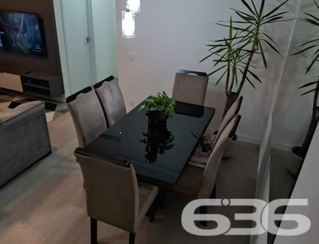 Desfrute do melhor de Balneário Piçarras em um apartamento completo, mobiliado e a poucos passos do mar - ESTUDA PERMUTA
Apresentamos este incrível apartamento, localizado no Centro de Balneário Piçarras, SC. Com uma localização privilegiada, a menos de 300 metros da praia, você terá o privilégio de viver a poucos passos do mar, em uma das cidades litorâneas mais desejadas de Santa Catarina.
Com uma área privativa de 63m², este apartamento se destaca pela sua planta que aproveita cada metro quadrado de forma eficiente. A ventilação cruzada garante um ambiente sempre fresco e agradável, enquanto os 2 dormitórios oferecem o espaço perfeito para sua família descansar e recarregar as energias.
A cozinha é um convite à praticidade, equipada com móveis planejados de alta qualidade, que se harmonizam perfeitamente com o design moderno e funcional. As salas de estar e jantar, integradas à cozinha, criam um ambiente ideal para receber amigos e familiares, ou simplesmente relaxar após um dia na praia.
Um dos grandes diferenciais deste apartamento é a sacada com churrasqueira, perfeita para momentos de lazer e descontração. Com vista para o mar e a poucos metros da praia, você poderá desfrutar de uma refeição ao ar livre enquanto aprecia a brisa do mar.
O Condomínio é um verdadeiro resort urbano, com uma infraestrutura completa de lazer para todas as idades. Piscinas adulto e infantil, salão de festas, espaço gourmet, playground, redário, bicicletário e pet place são apenas algumas das comodidades que você e sua família poderão desfrutar. Além disso, o condomínio conta com medidores de consumo individuais, oferecendo mais economia e controle no seu dia a dia.
Localizado no Centro de Balneário Piçarras, este apartamento oferece fácil acesso a uma ampla gama de serviços e comércios, além de estar próximo às principais vias da cidade. É a oportunidade perfeita para quem busca qualidade de vida sem abrir mão da conveniência urbana.
Este imóvel único é uma excelente opção tanto para quem deseja morar quanto para quem busca um investimento seguro em uma das regiões mais valorizadas de Santa Catarina.
Agende uma visita e surpreenda-se com tudo o que este apartamento tem a oferecer!
636 NEGÓCIOS IMOBILIÁRIOS: A SUA MELHOR ESCOLHA
Com mais de 30 anos de experiência, a 636 Negócios Imobiliários é sua parceira ideal para encontrar o imóvel perfeito. Estamos prontos para ajudá-lo a fazer deste imóvel o seu novo lar.
Telefone: (47) 3451-0636
WhatsApp: (47) 99190-0636
Não perca esta oportunidade única. Visite nosso site para mais informações: i636.com.br