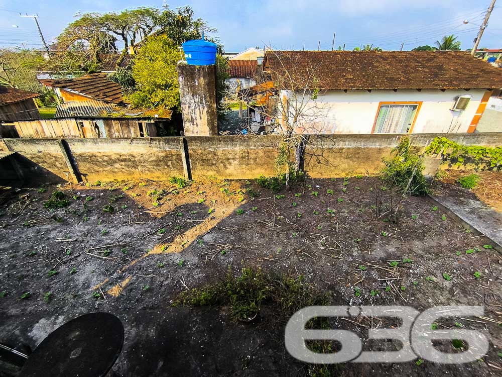 Descubra a Beleza e o Potencial de Balneário Barra do Sul!

Venha conhecer este sobrado em construção no coração do bairro Costeira, a apenas 150 metros da serena lagoa, oferecendo uma oportunidade única de personalizar seu novo lar ou investimento. Este imóvel se destaca tanto por sua localização privilegiada quanto pelo seu enorme potencial.

Composição do Imóvel:

Três espaços para garagem
Espaços designados para dormitórios, salas de estar e jantar, banheiro, cozinhas, e sacadas
Ampla área externa, ideal para jardins ou espaço de lazer
Terreno totalmente murado, oferecendo privacidade e segurança

Vantagens Adicionais:

Localização estratégica, próxima a escolas e serviços públicos essenciais, tornando-a uma escolha perfeita para famílias
Permite animais, ideal para quem deseja espaço para pets
Proximidade com a lagoa oferece um cenário relaxante e atividades aquáticas
Investimento Inteligente: Aproveite a chance de investir em um imóvel com grande potencial de valorização. A área está em crescimento, com muitas construções novas aumentando o valor local. Compre agora e veja seu investimento crescer.

Construa o Lar dos Seus Sonhos: Personalize e termine este sobrado exatamente como você deseja. Este projeto permite que você implemente sua visão sem compromissos, criando um espaço que reflete verdadeiramente seu estilo de vida e preferências.

Este é o momento perfeito para quem busca uma propriedade com potencial tanto para moradia quanto para investimento. Não perca essa oportunidade de criar algo único em uma das localizações mais cobiçadas de Santa Catarina. Entre em contato hoje mesmo com a 636 Negócios Imobiliários e descubra como é fácil começar a construir seu futuro em Balneário Barra do Sul!
 
636 NEGÓCIOS IMOBILIÁRIOS: A SUA MELHOR ESCOLHA
Com mais de 30 anos de experiência, a 636 Negócios Imobiliários é sua parceira ideal para encontrar o imóvel perfeito. Estamos prontos para ajudá-lo a fazer deste imóvel o seu novo lar.
 
Telefone: (47) 3451-0636
WhatsApp: (47) 99190-0636
 
Não perca esta oportunidade única. Visite nosso site para mais informações: i636.com.br

