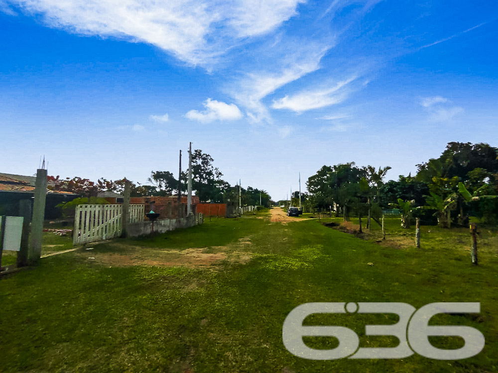 Descubra o Potencial de Viver Bem em São Francisco do Sul

Na encantadora cidade de São Francisco do Sul, SC, apresentamos uma oportunidade exclusiva para você que sonha com a perfeita harmonia entre tranquilidade e desenvolvimento: um magnífico terreno de 360 m² no promissor bairro Ervino.

Proximidade do Mar: A brisa marinha e o acesso fácil à praia são perfeitos para quem ama o oceano ou deseja desfrutar de momentos de lazer com a família e amigos.
Potencial de Valorização: São Francisco do Sul é conhecida por sua beleza natural e tranquilidade, atraindo cada vez mais interesse para residências de veraneio e investimentos imobiliários.
Localização Estratégica: Apesar de sua tranquilidade, Ervino está em constante desenvolvimento, com fácil acesso às principais vias e serviços locais.
Este terreno não apenas oferece um espaço para construção mas também a promessa de um estilo de vida tranquilo e integrado à natureza. Ideal para quem busca um refúgio da agitação da cidade ou um investimento seguro e rentável.

Não perca essa oportunidade única. Imagine as possibilidades, realize seu sonho de ter uma propriedade perto do mar. Entre em contato com a 636 Negócios Imobiliários hoje mesmo e saiba mais sobre como tornar este terreno seu!
 
636 NEGÓCIOS IMOBILIÁRIOS: A SUA MELHOR ESCOLHA
Com mais de 30 anos de experiência, a 636 Negócios Imobiliários é sua parceira ideal para encontrar o imóvel perfeito. Estamos prontos para ajudá-lo a fazer deste imóvel o seu novo lar.
 
Telefone: (47) 3451-0636
WhatsApp: (47) 99190-0636
 
Não perca esta oportunidade única. Visite nosso site para mais informações: i636.com.br