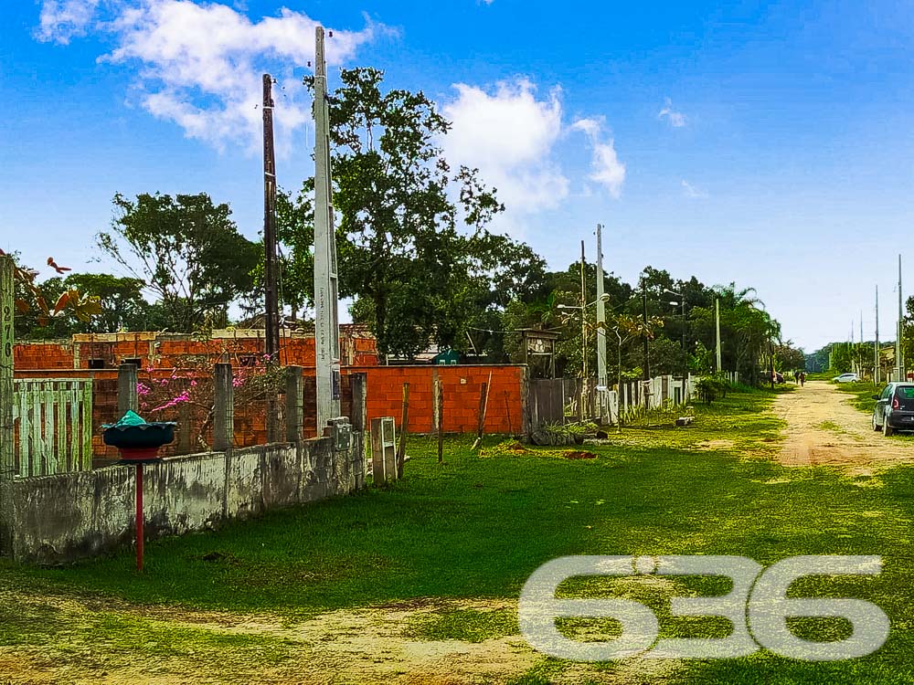 Descubra o Potencial de Viver Bem em São Francisco do Sul

Na encantadora cidade de São Francisco do Sul, SC, apresentamos uma oportunidade exclusiva para você que sonha com a perfeita harmonia entre tranquilidade e desenvolvimento: um magnífico terreno de 360 m² no promissor bairro Ervino.

Proximidade do Mar: A brisa marinha e o acesso fácil à praia são perfeitos para quem ama o oceano ou deseja desfrutar de momentos de lazer com a família e amigos.
Potencial de Valorização: São Francisco do Sul é conhecida por sua beleza natural e tranquilidade, atraindo cada vez mais interesse para residências de veraneio e investimentos imobiliários.
Localização Estratégica: Apesar de sua tranquilidade, Ervino está em constante desenvolvimento, com fácil acesso às principais vias e serviços locais.
Este terreno não apenas oferece um espaço para construção mas também a promessa de um estilo de vida tranquilo e integrado à natureza. Ideal para quem busca um refúgio da agitação da cidade ou um investimento seguro e rentável.

Não perca essa oportunidade única. Imagine as possibilidades, realize seu sonho de ter uma propriedade perto do mar. Entre em contato com a 636 Negócios Imobiliários hoje mesmo e saiba mais sobre como tornar este terreno seu!
 
636 NEGÓCIOS IMOBILIÁRIOS: A SUA MELHOR ESCOLHA
Com mais de 30 anos de experiência, a 636 Negócios Imobiliários é sua parceira ideal para encontrar o imóvel perfeito. Estamos prontos para ajudá-lo a fazer deste imóvel o seu novo lar.
 
Telefone: (47) 3451-0636
WhatsApp: (47) 99190-0636
 
Não perca esta oportunidade única. Visite nosso site para mais informações: i636.com.br